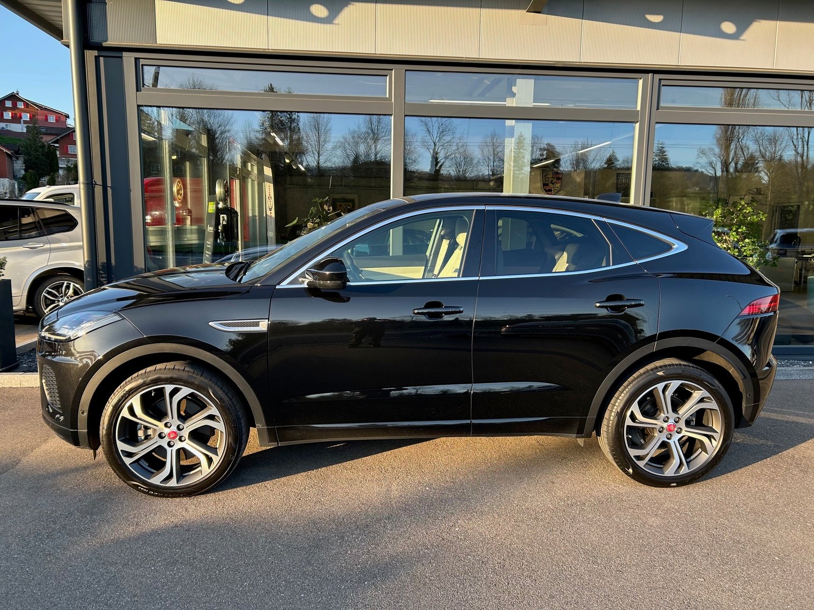 JAGUAR E-Pace 2.0 P300 R-Dynamic SE AWD Automatik, Essence, Occasion / Utilisé, Automatique - 3