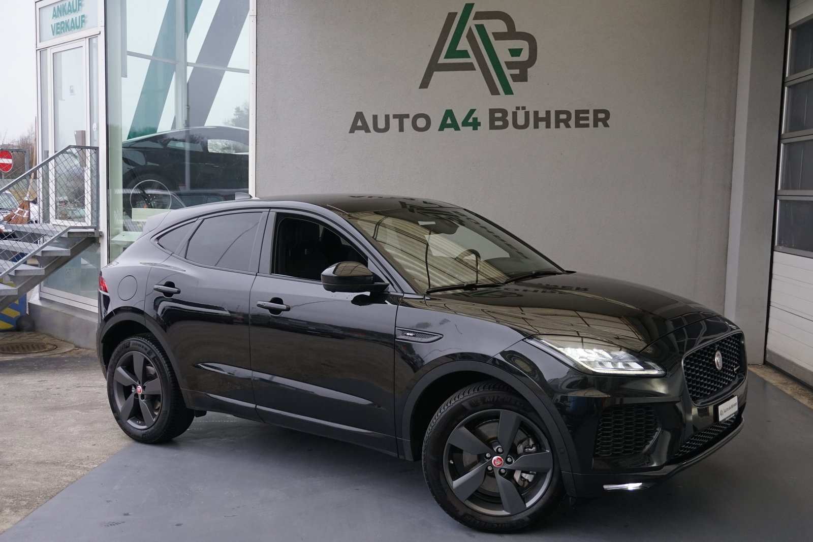 JAGUAR E-Pace P250 R-Dynamic SE AWD aus erster Hand 100 Benz, Essence, Occasion / Utilisé, Automatique - 2