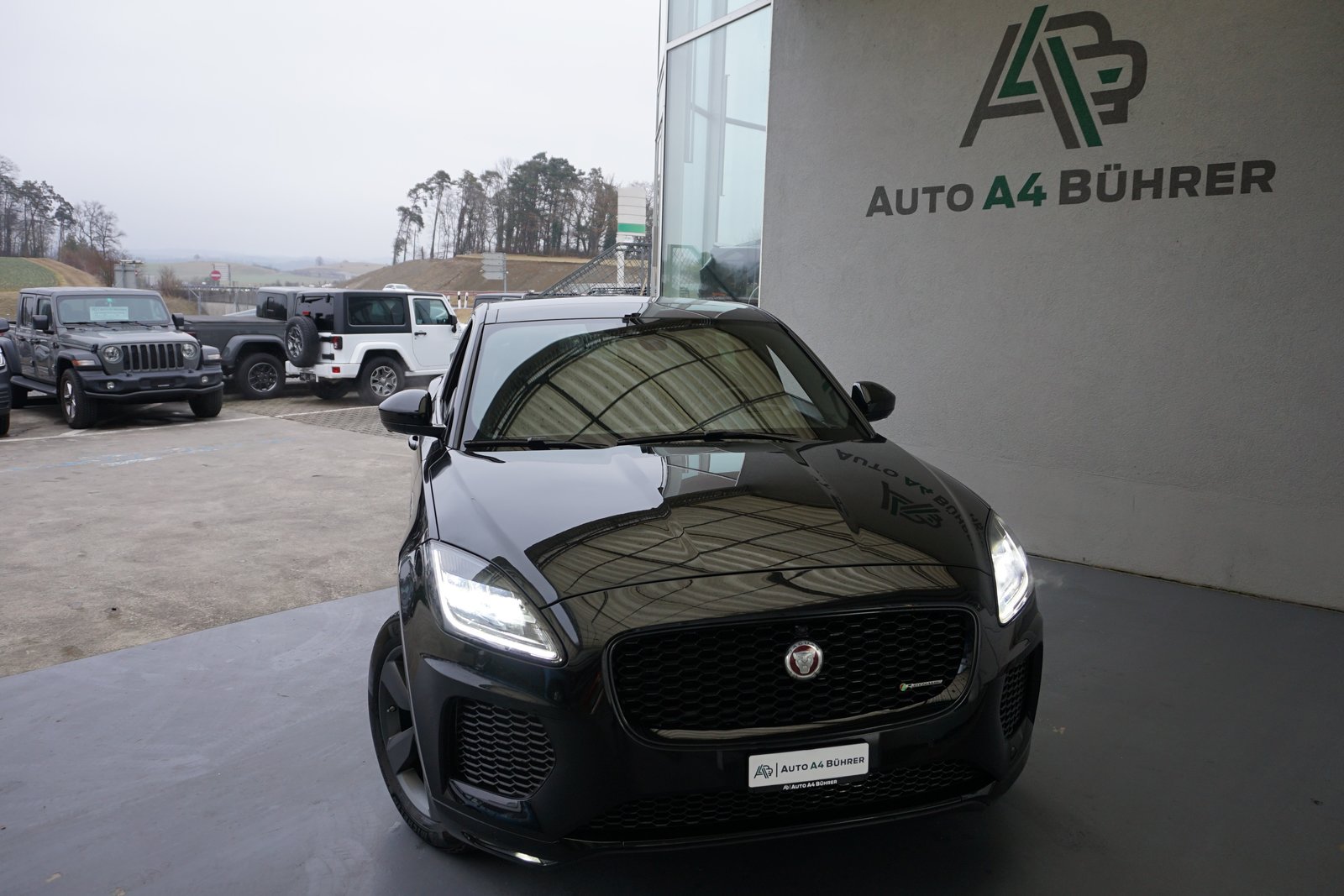 JAGUAR E-Pace P250 R-Dynamic SE AWD aus erster Hand 100 Benz, Essence, Occasion / Utilisé, Automatique - 3