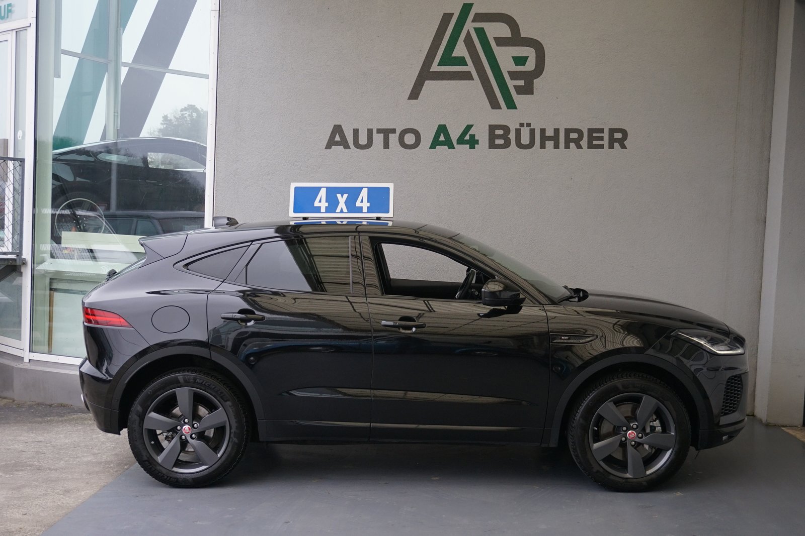 JAGUAR E-Pace P250 R-Dynamic SE AWD aus erster Hand 100 Benz, Essence, Occasion / Utilisé, Automatique - 5