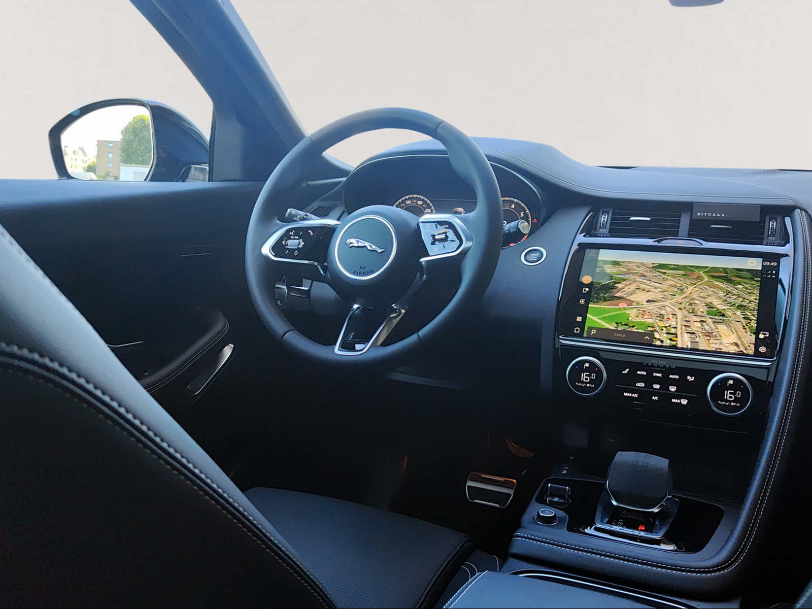 JAGUAR E-Pace 2.0 P250 R-Dynamic AWD SE, Mild-Hybrid Benzin/Elektro, Occasion / Gebraucht, Automatik - 6