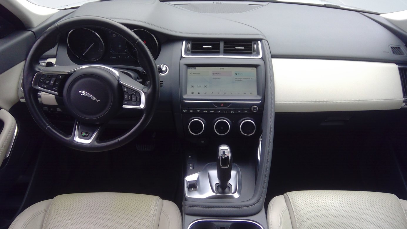 JAGUAR E-Pace 2.0 P250 R-Dynamic S AWD Automatik, Petrol, Second hand / Used, Automatic - 4