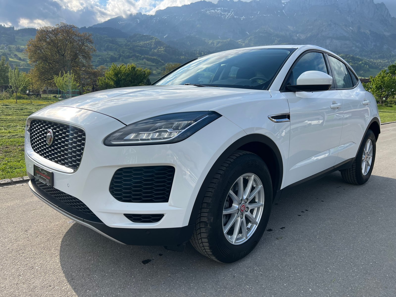 JAGUAR E-PACE 2.0d D150 R-Dynamic S, Diesel, Second hand / Used, Manual - 2