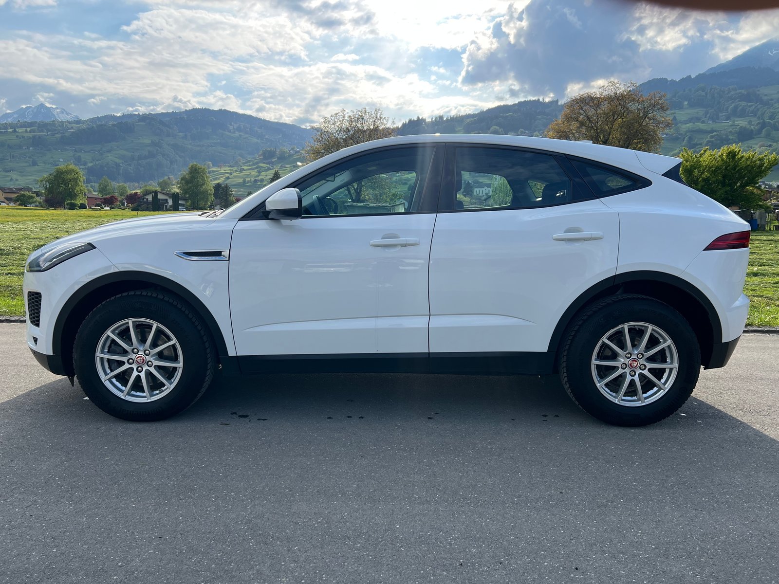 JAGUAR E-PACE 2.0d D150 R-Dynamic S, Diesel, Second hand / Used, Manual - 3