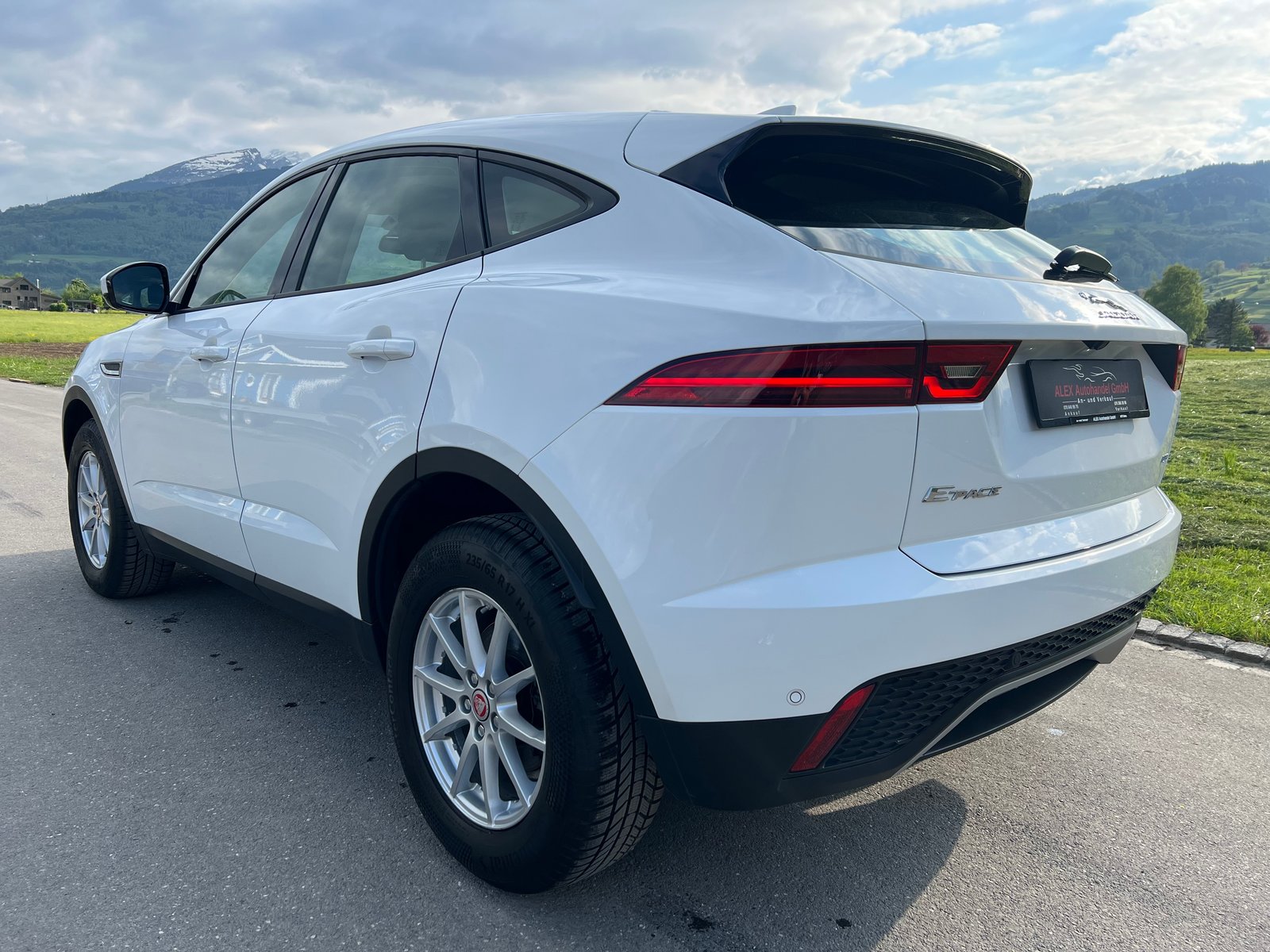 JAGUAR E-PACE 2.0d D150 R-Dynamic S, Diesel, Second hand / Used, Manual - 4