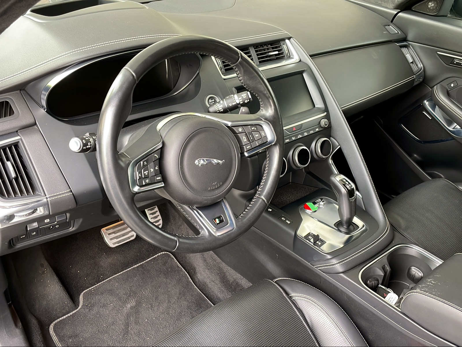 JAGUAR E-Pace 2.0 T 300 R-Dynamic HSE AWD, Petrol, Second hand / Used, Automatic - 5
