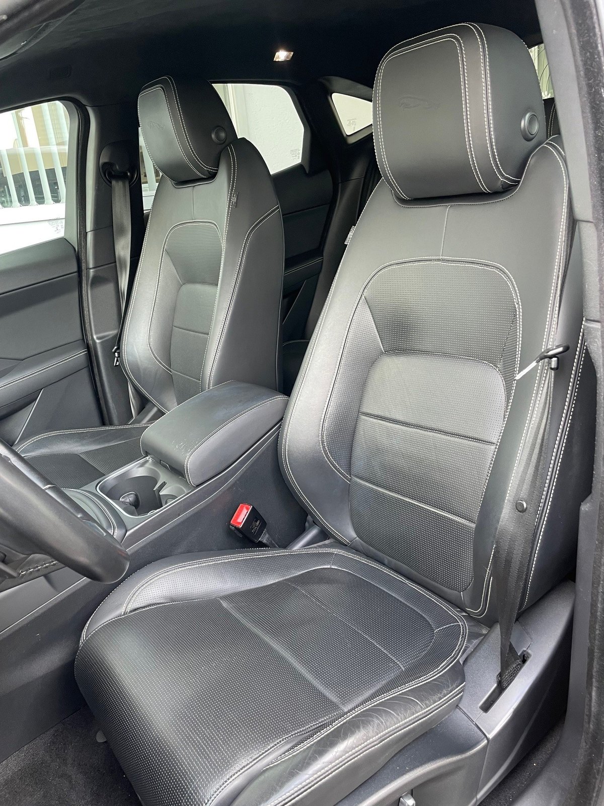 JAGUAR E-Pace 2.0 T 300 R-Dynamic HSE AWD, Petrol, Second hand / Used, Automatic - 7