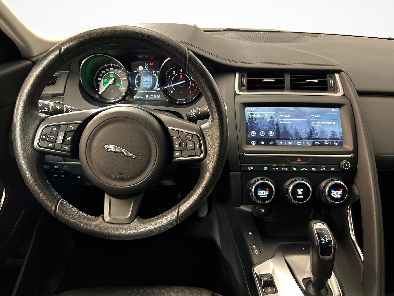 JAGUAR E-Pace 2.0 T 200 SE AWD, Essence, Occasion / Utilisé, Automatique - 6