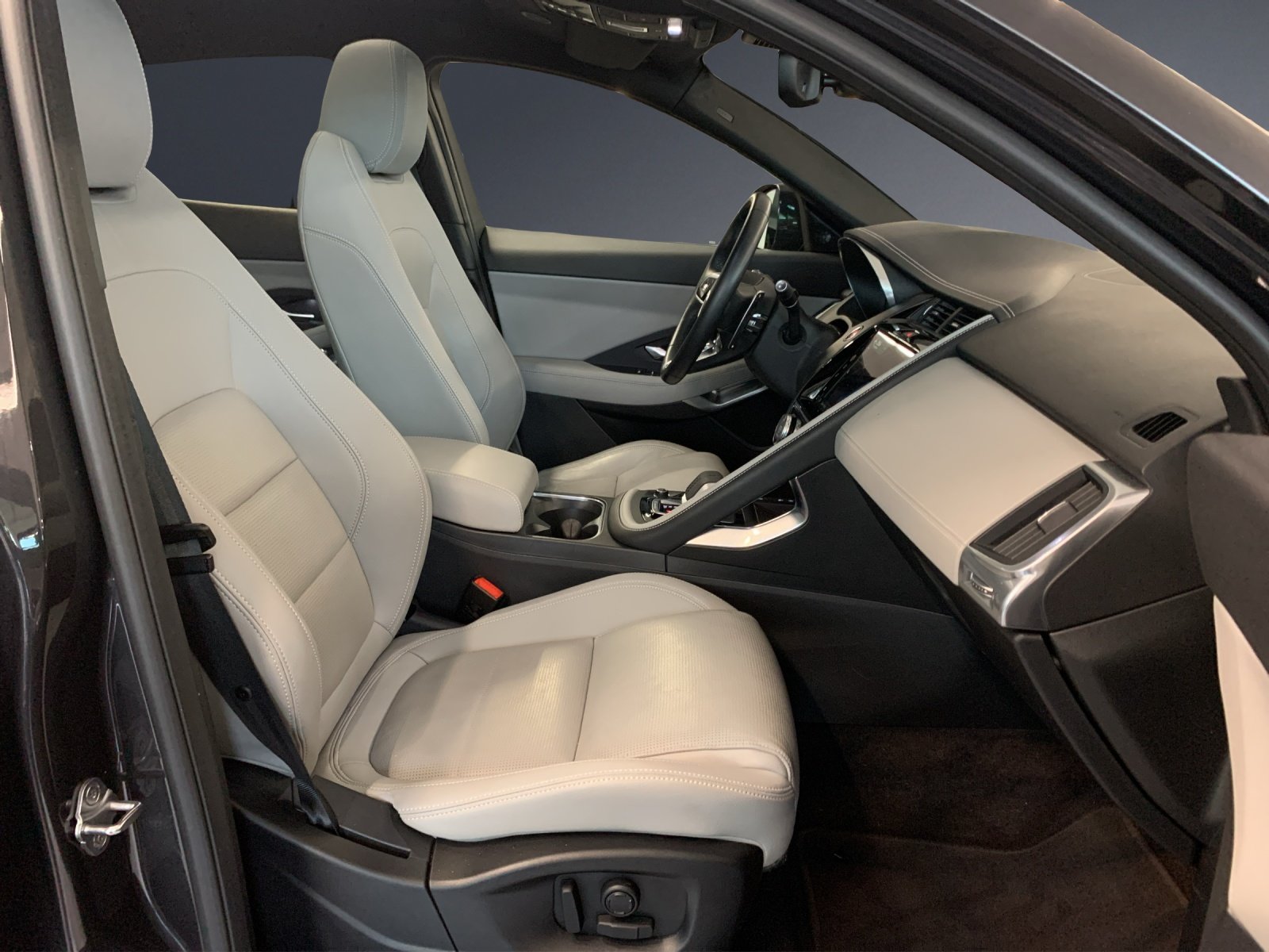 JAGUAR E-Pace 1.5 P300e AWD S, Plug-in-Hybrid Petrol/Electric, Second hand / Used, Automatic - 7