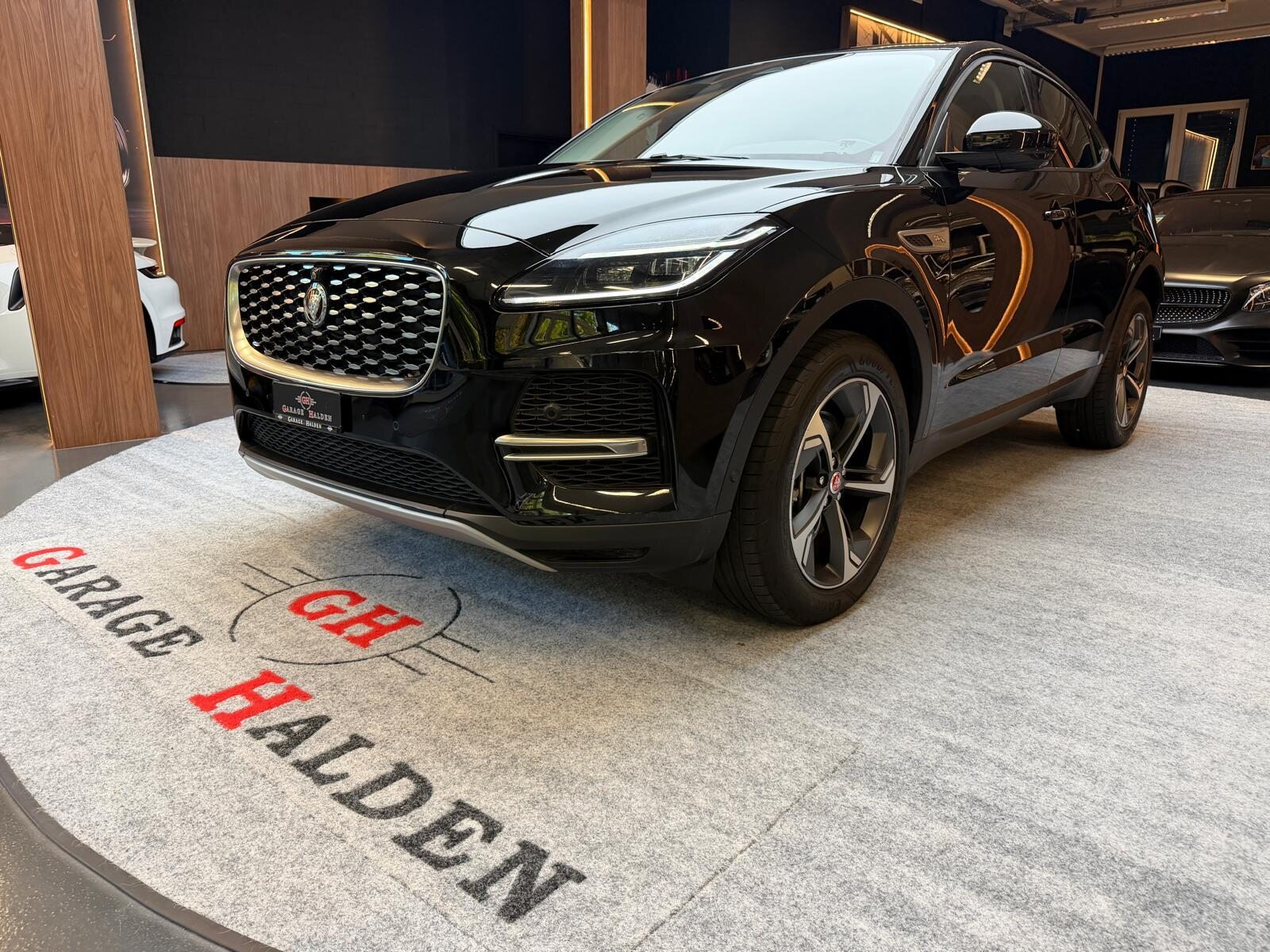JAGUAR E-Pace 2.0 D I4 200 SE AWD, Hybride Léger Diesel/Électricité, Occasion / Utilisé, Automatique - 4