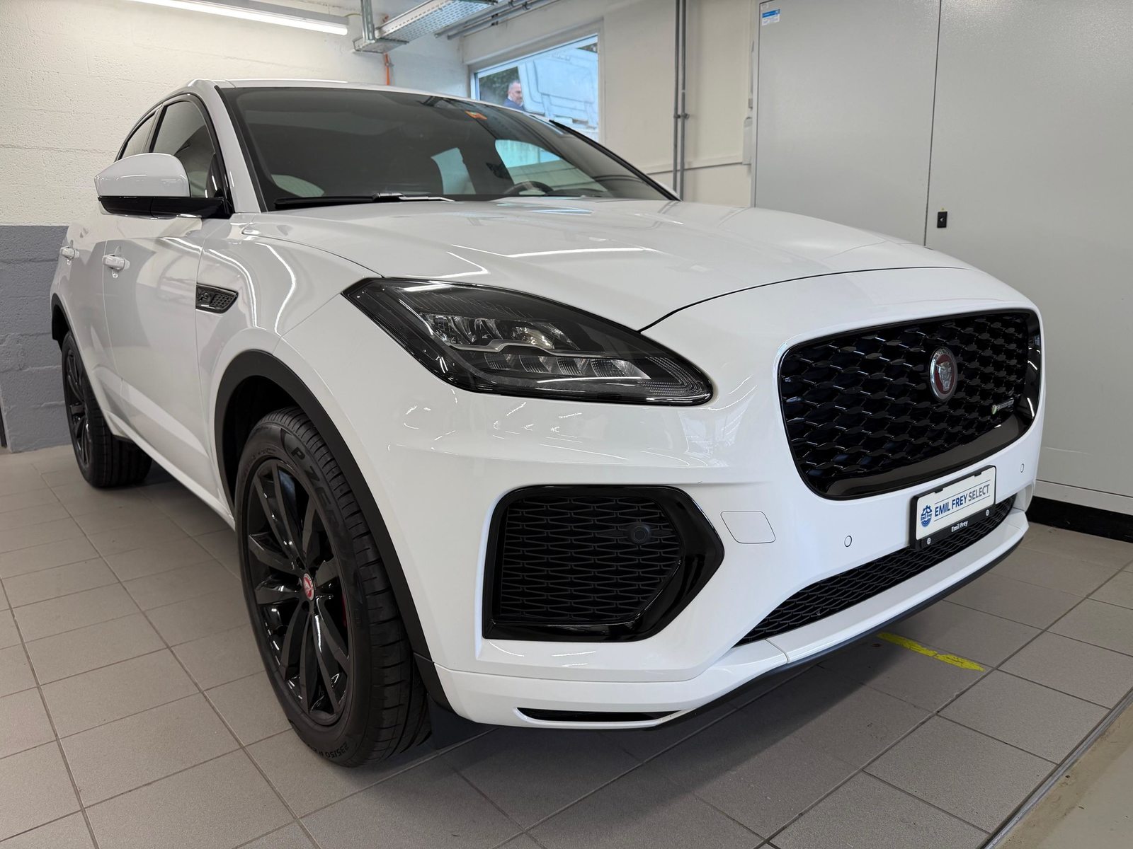 JAGUAR E-Pace 2.0 I4 200 R-Dynamic S AWD, Mild-Hybrid Petrol/Electric, Second hand / Used, Automatic - 2