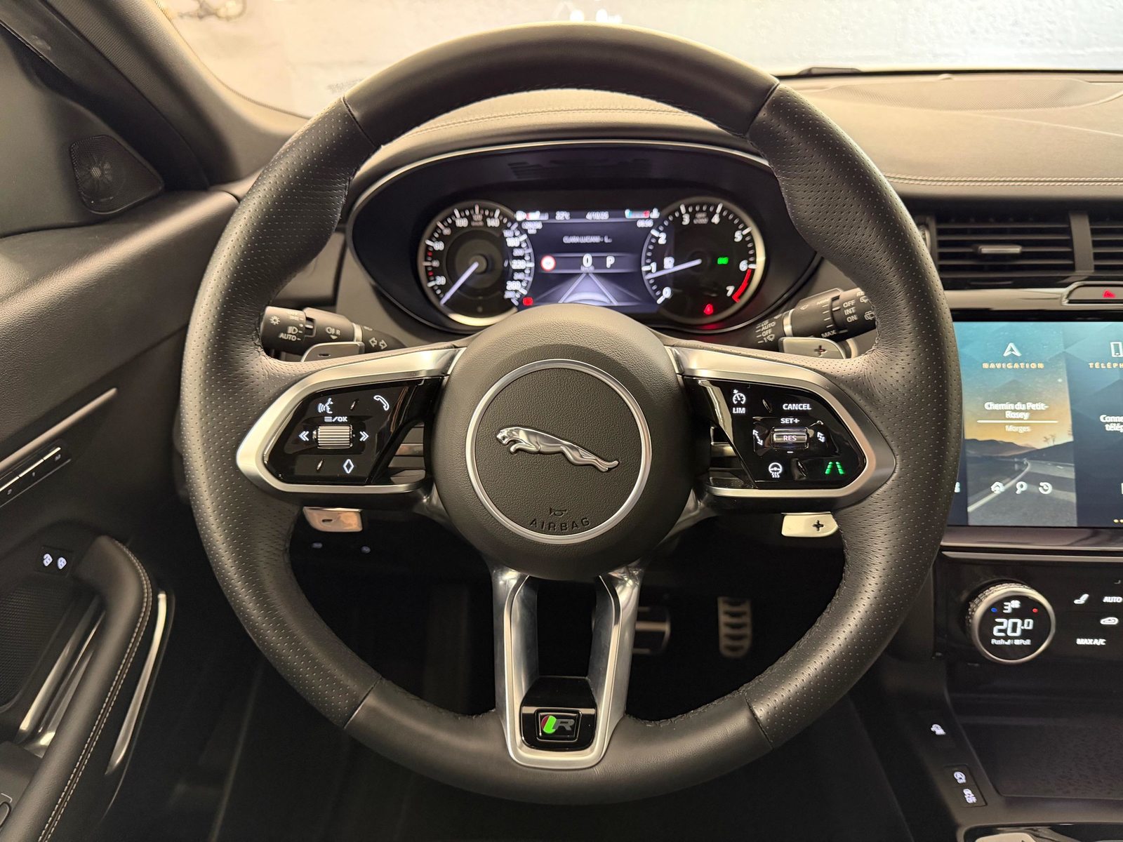 JAGUAR E-Pace 2.0 I4 200 R-Dynamic S AWD, Mild-Hybrid Petrol/Electric, Second hand / Used, Automatic - 4