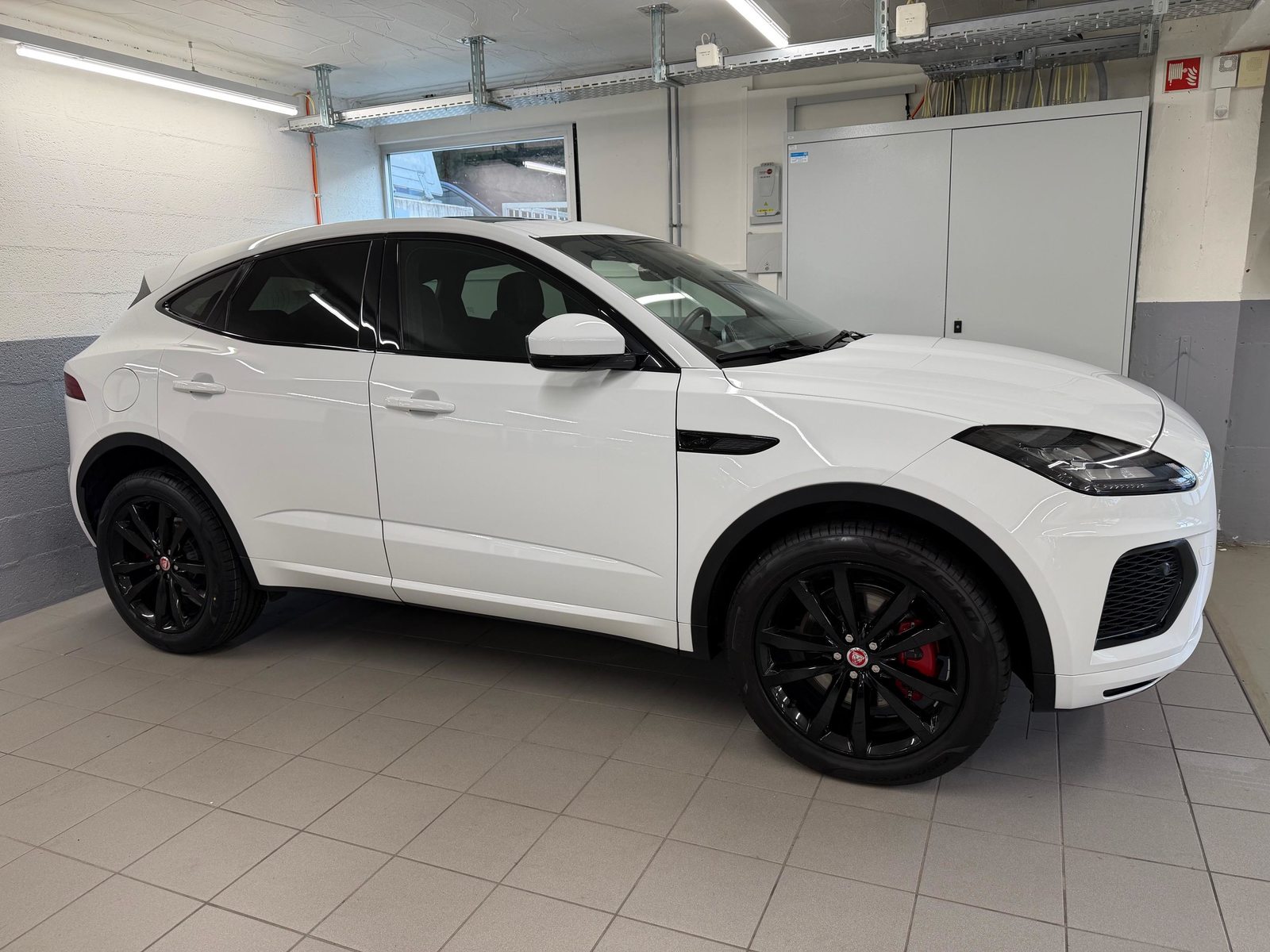 JAGUAR E-Pace 2.0 I4 200 R-Dynamic S AWD, Mild-Hybrid Petrol/Electric, Second hand / Used, Automatic - 5
