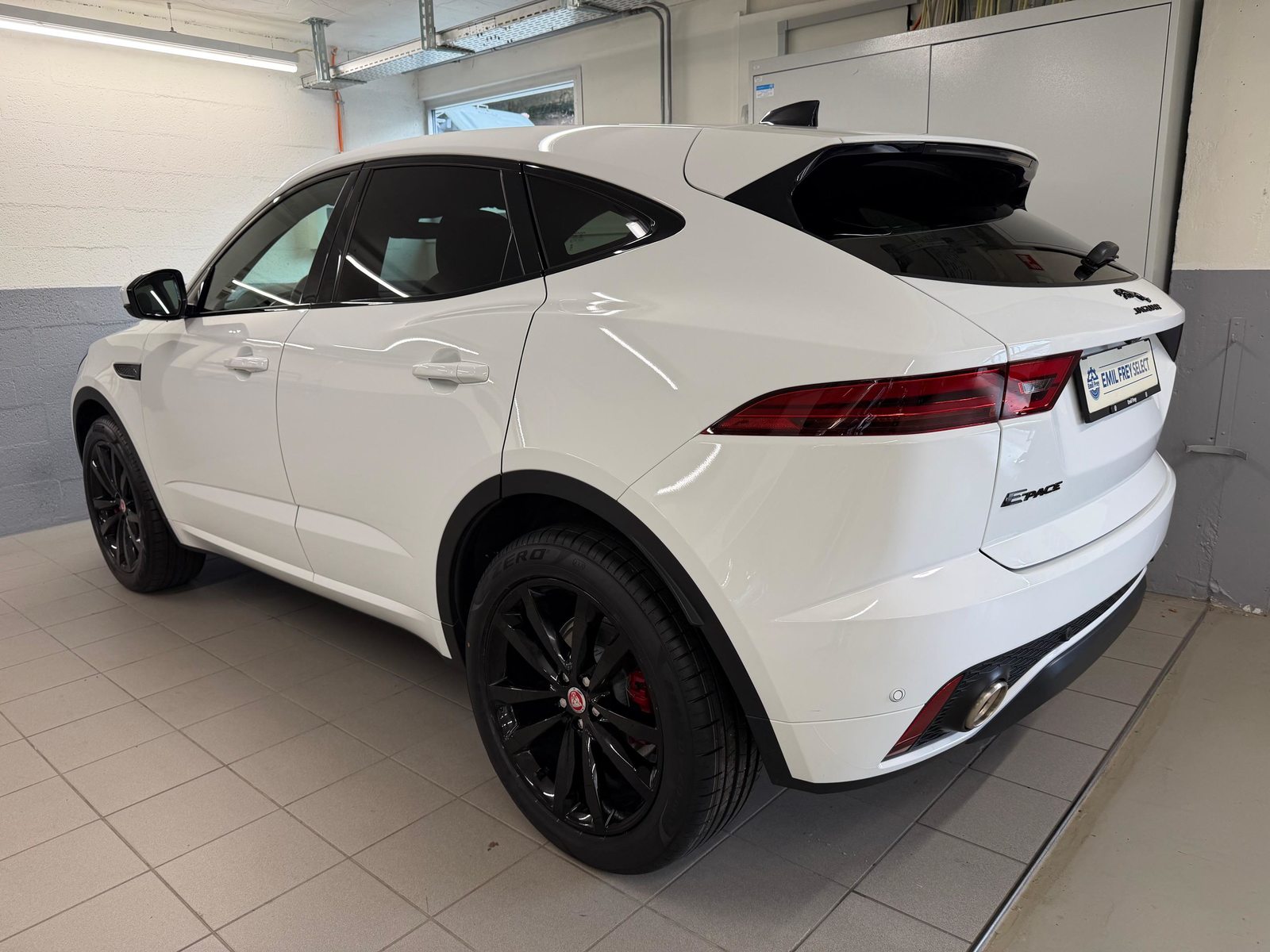 JAGUAR E-Pace 2.0 I4 200 R-Dynamic S AWD, Mild-Hybrid Petrol/Electric, Second hand / Used, Automatic - 7