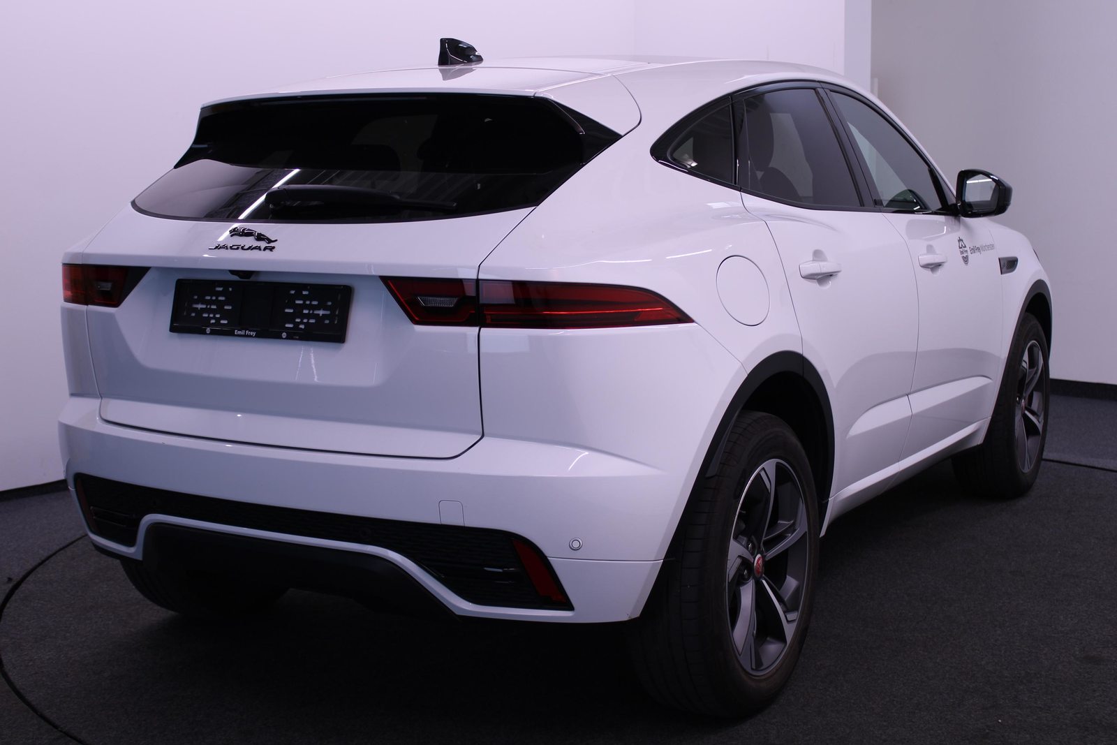 JAGUAR E-Pace 1.5 T 300e R-Dynamic SE AWD "Inkl. Anhänger Kupplung, Plug-in-Hybrid Benzin/Elektro, Occasion / Gebraucht, Automatik - 5