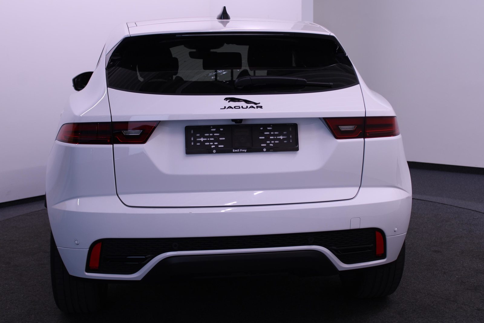 JAGUAR E-Pace 1.5 T 300e R-Dynamic SE AWD "Inkl. Anhänger Kupplung, Plug-in-Hybrid Benzin/Elektro, Occasion / Gebraucht, Automatik - 6