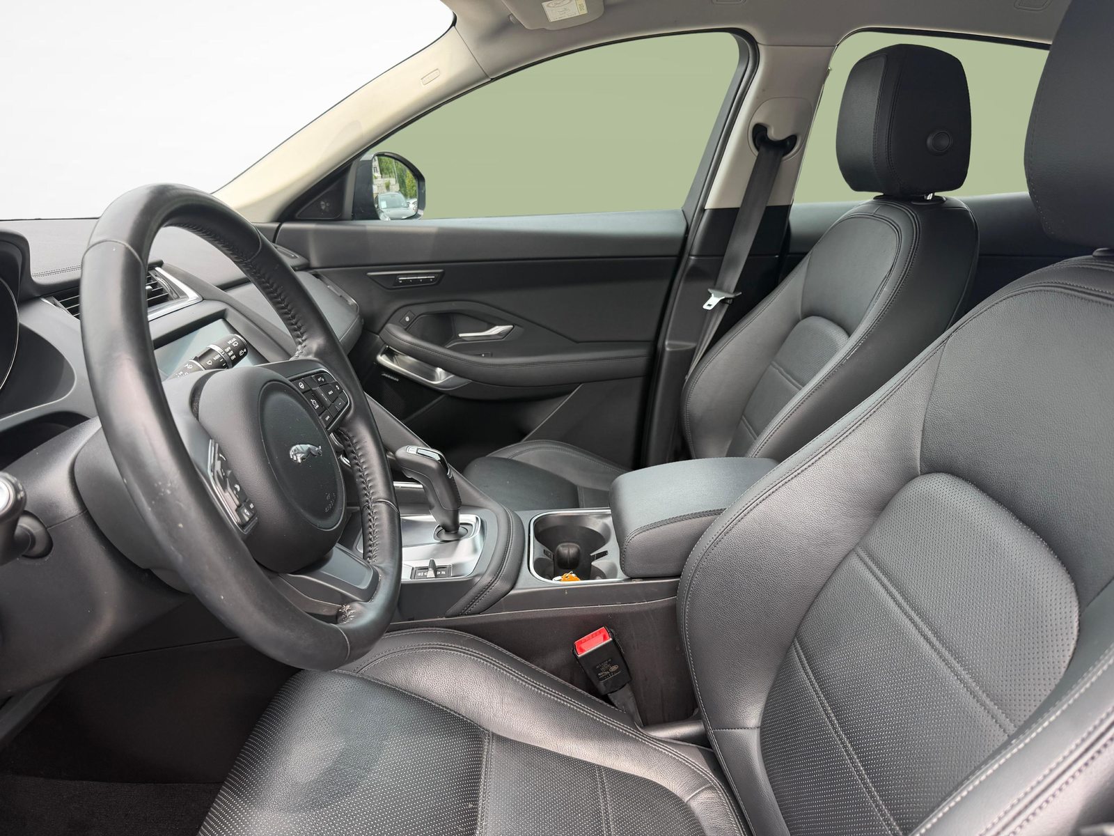 JAGUAR E-Pace 2.0 T 200 SE AWD, Essence, Occasion / Utilisé, Automatique - 2