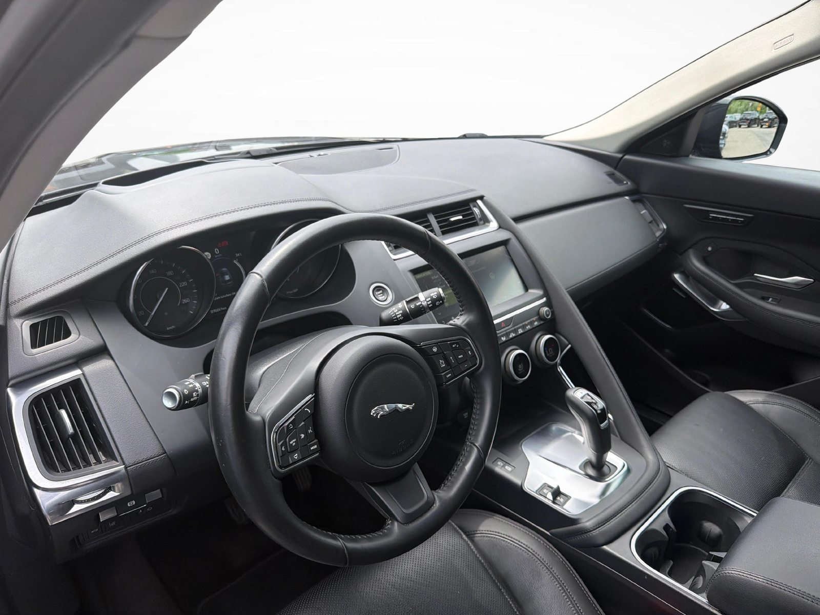 JAGUAR E-Pace 2.0 T 200 SE AWD, Essence, Occasion / Utilisé, Automatique - 4