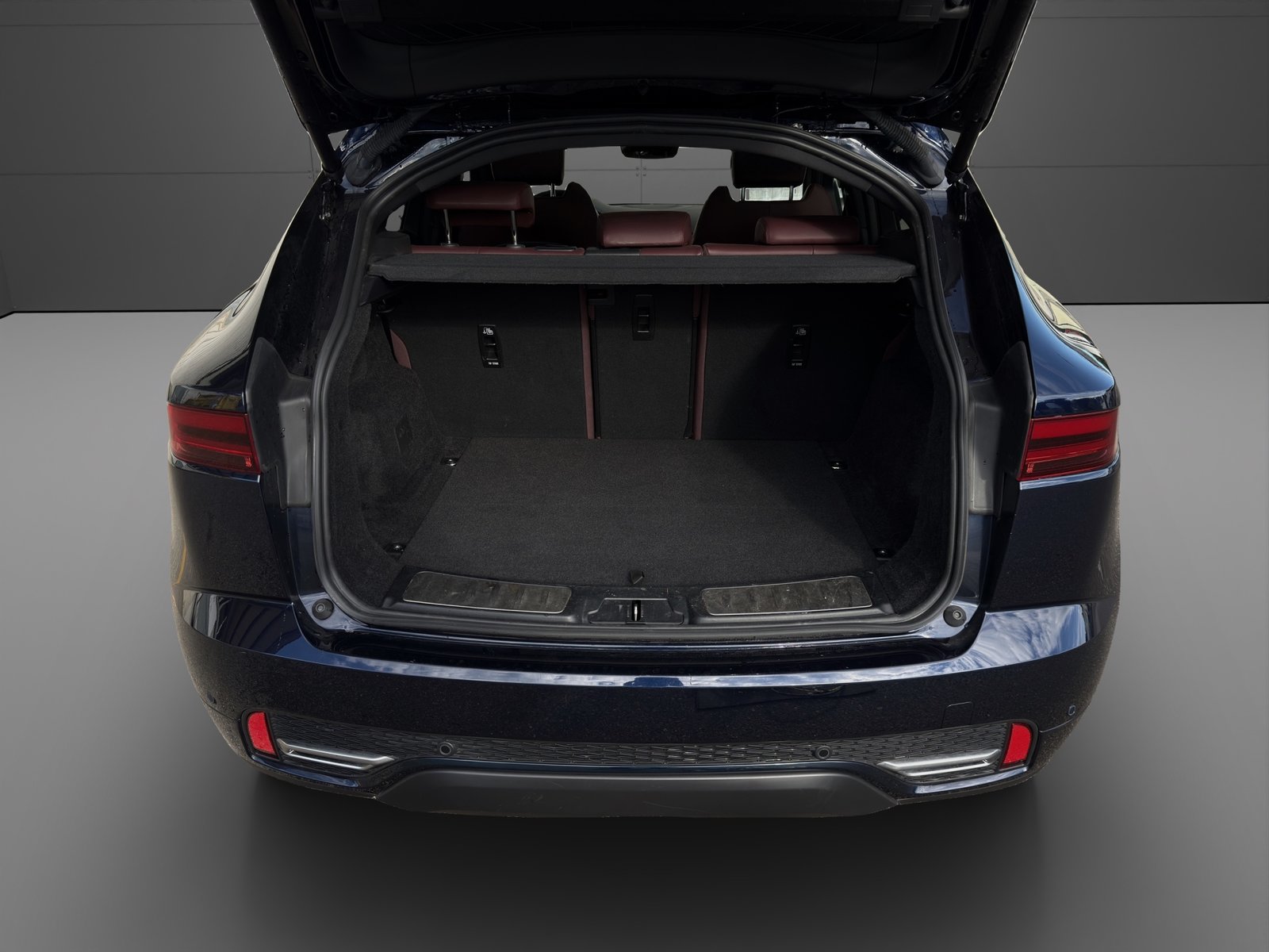 JAGUAR E-Pace 1.5 P300e R-Dynamic AWD SE, Hybride Rechargeable Essence/Électricité, Occasion / Utilisé, Automatique - 4