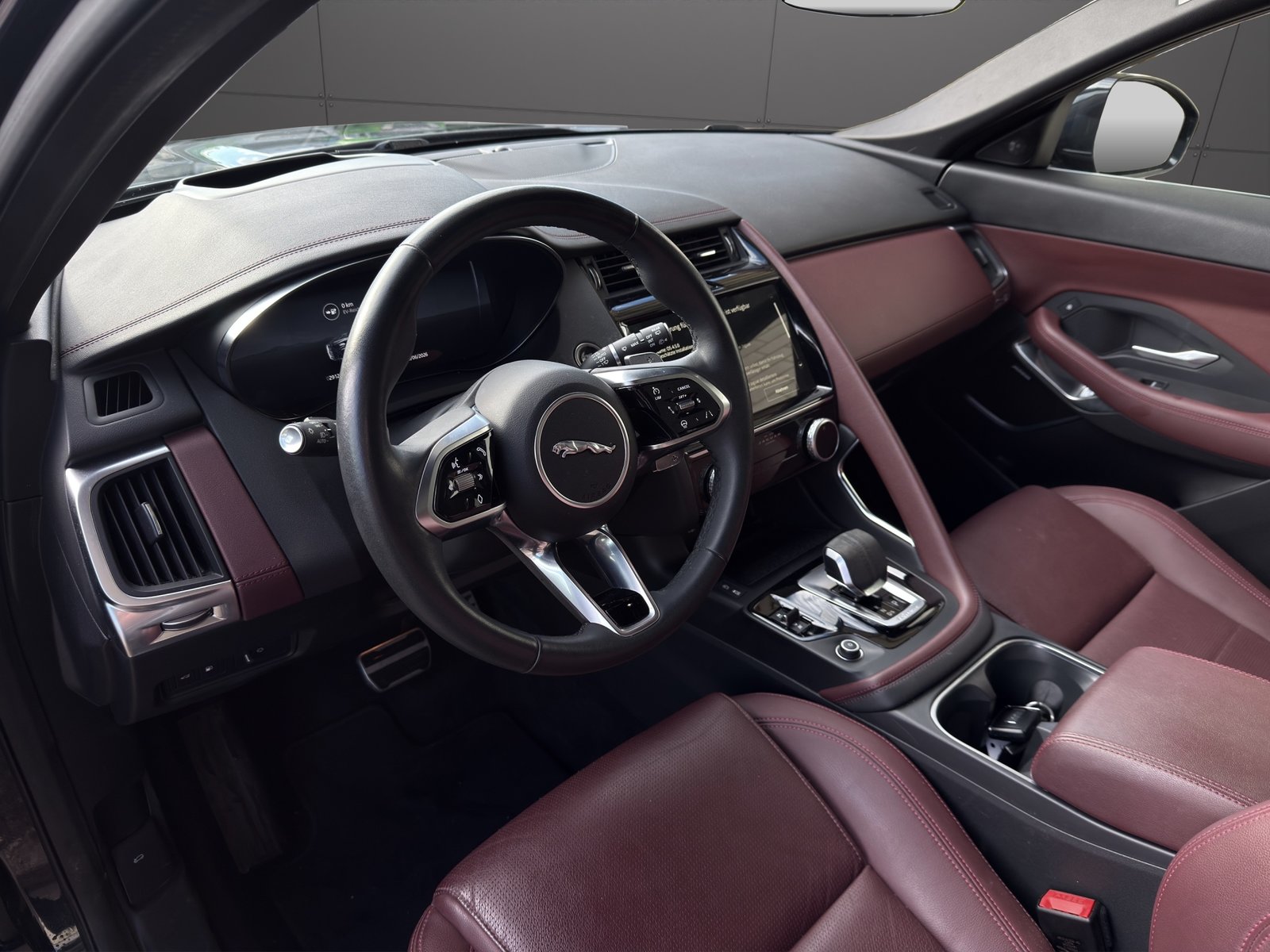 JAGUAR E-Pace 1.5 P300e R-Dynamic AWD SE, Hybride Rechargeable Essence/Électricité, Occasion / Utilisé, Automatique - 7