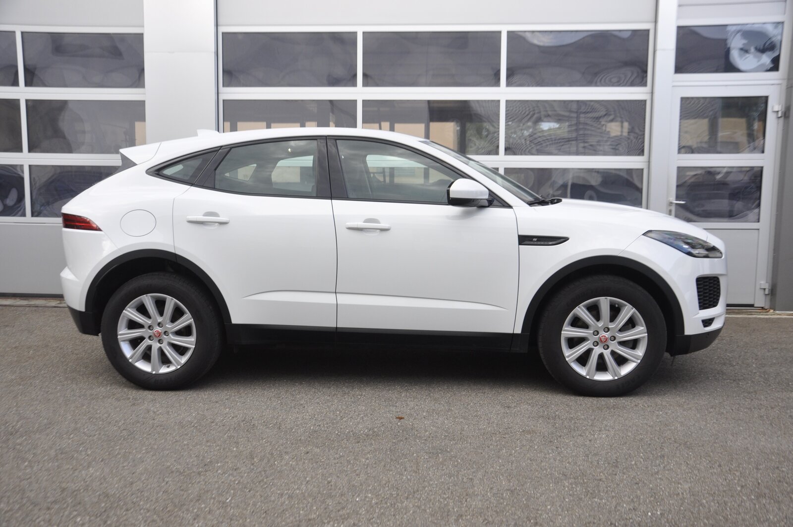 JAGUAR E-Pace 2.0d D150 S AWD Automatik, Diesel, Second hand / Used, Automatic - 2