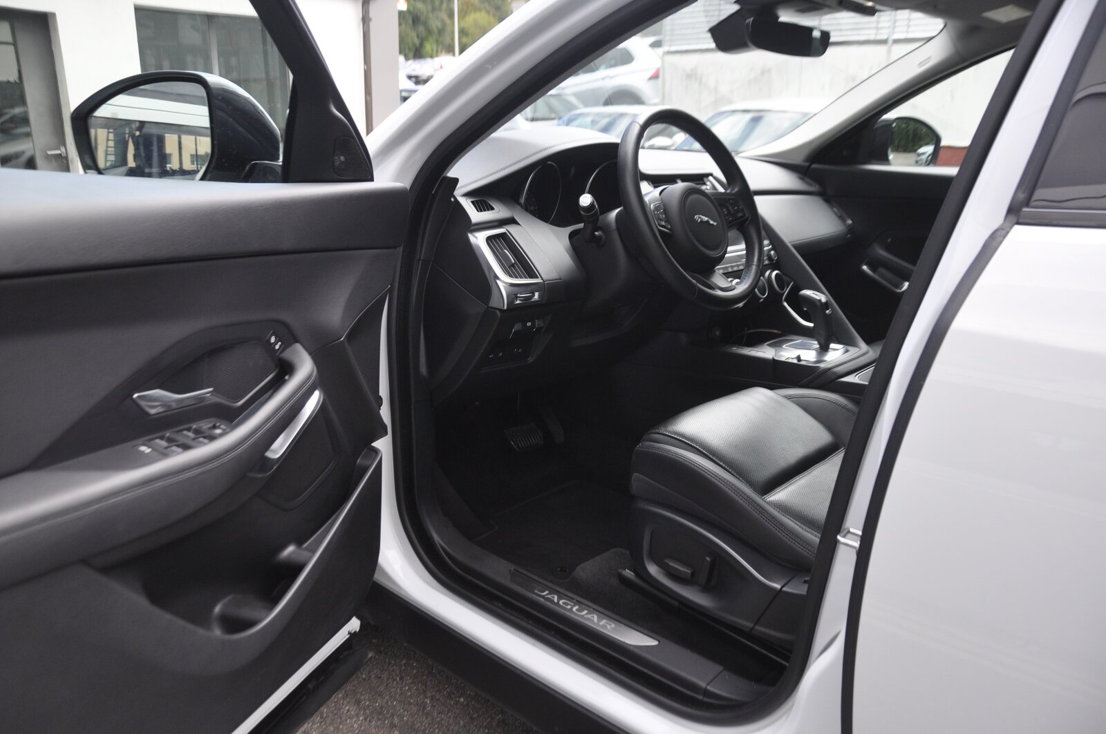JAGUAR E-Pace 2.0d D150 S AWD Automatik, Diesel, Second hand / Used, Automatic - 4