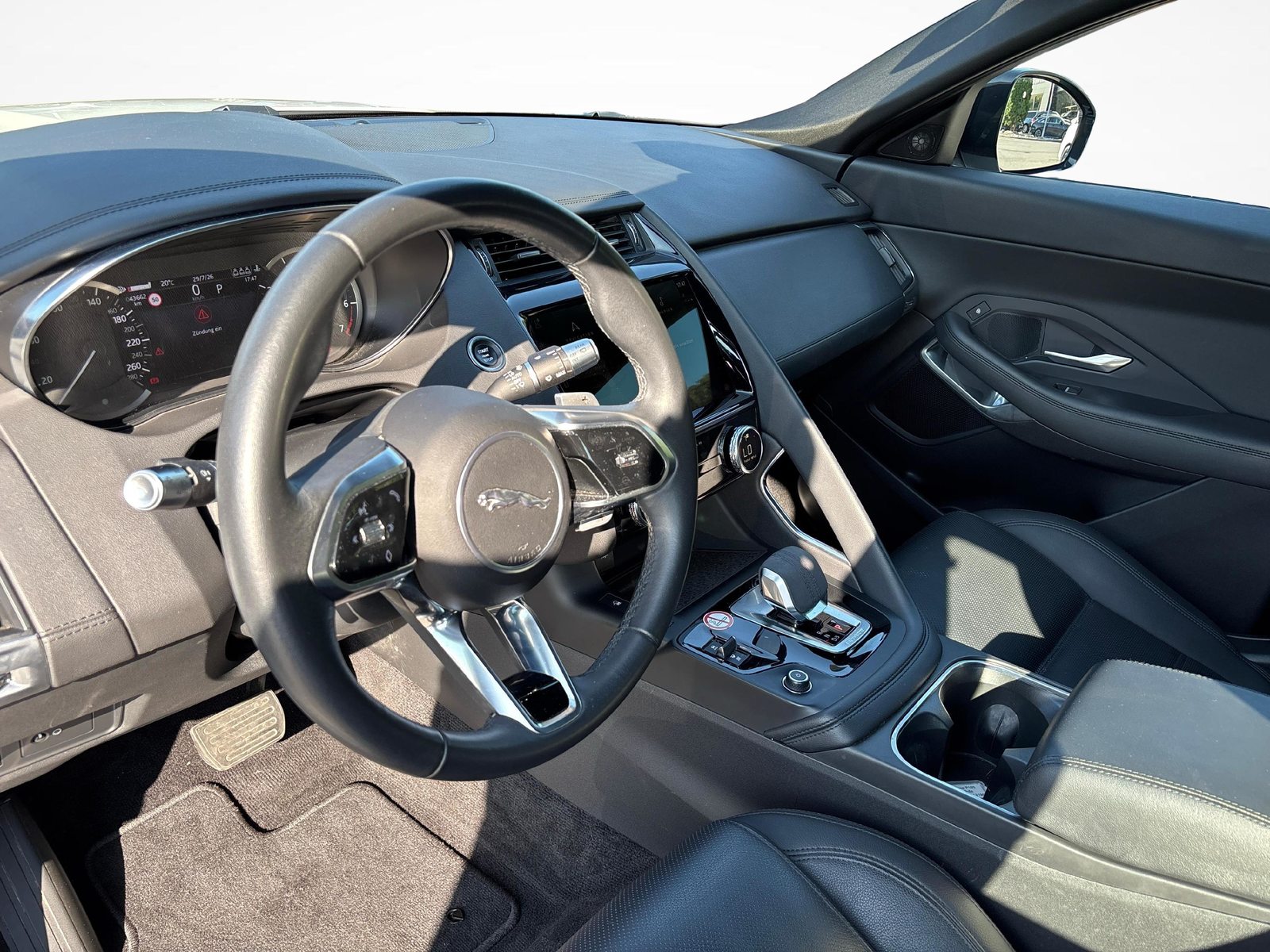 JAGUAR E-Pace 1.5 I3 S, Mild-Hybrid Benzin/Elektro, Occasion / Gebraucht, Automatik - 6