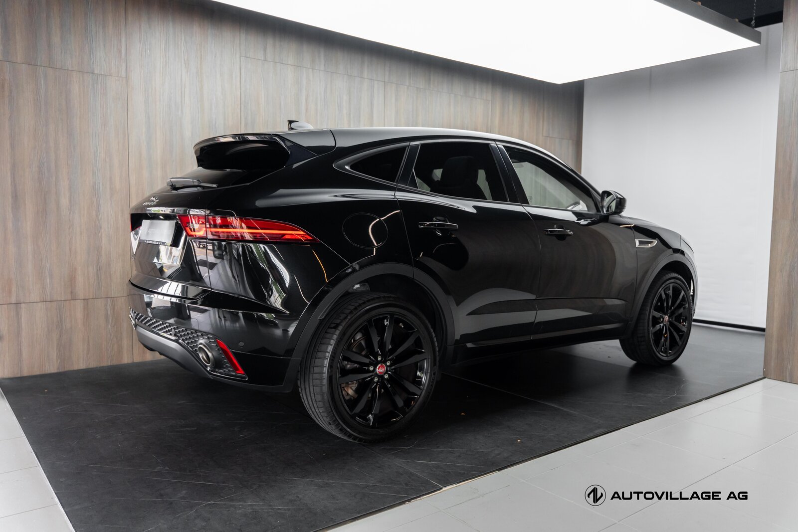 JAGUAR E-Pace 2.0d D150 R-Dynamic AWD Automatik, Diesel, Second hand / Used, Automatic - 2