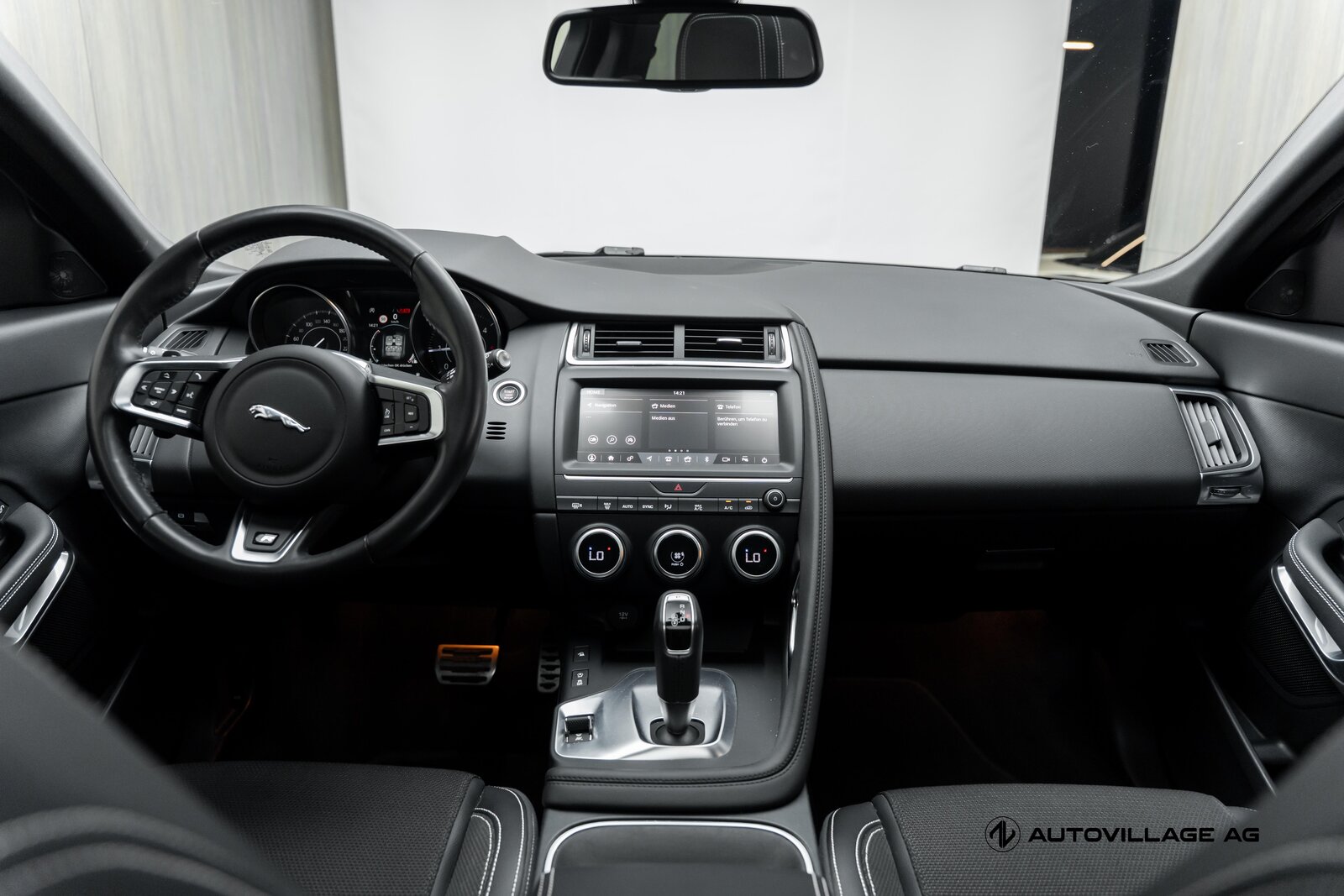 JAGUAR E-Pace 2.0d D150 R-Dynamic AWD Automatik, Diesel, Second hand / Used, Automatic - 3