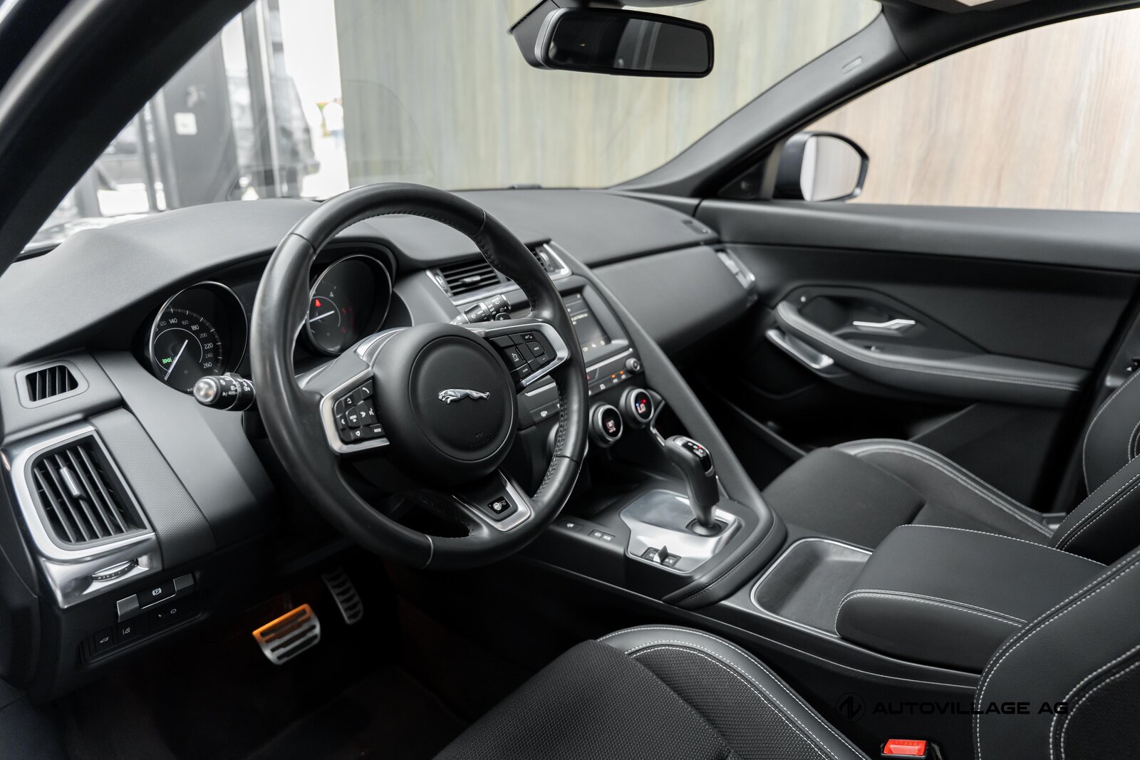 JAGUAR E-Pace 2.0d D150 R-Dynamic AWD Automatik, Diesel, Second hand / Used, Automatic - 4