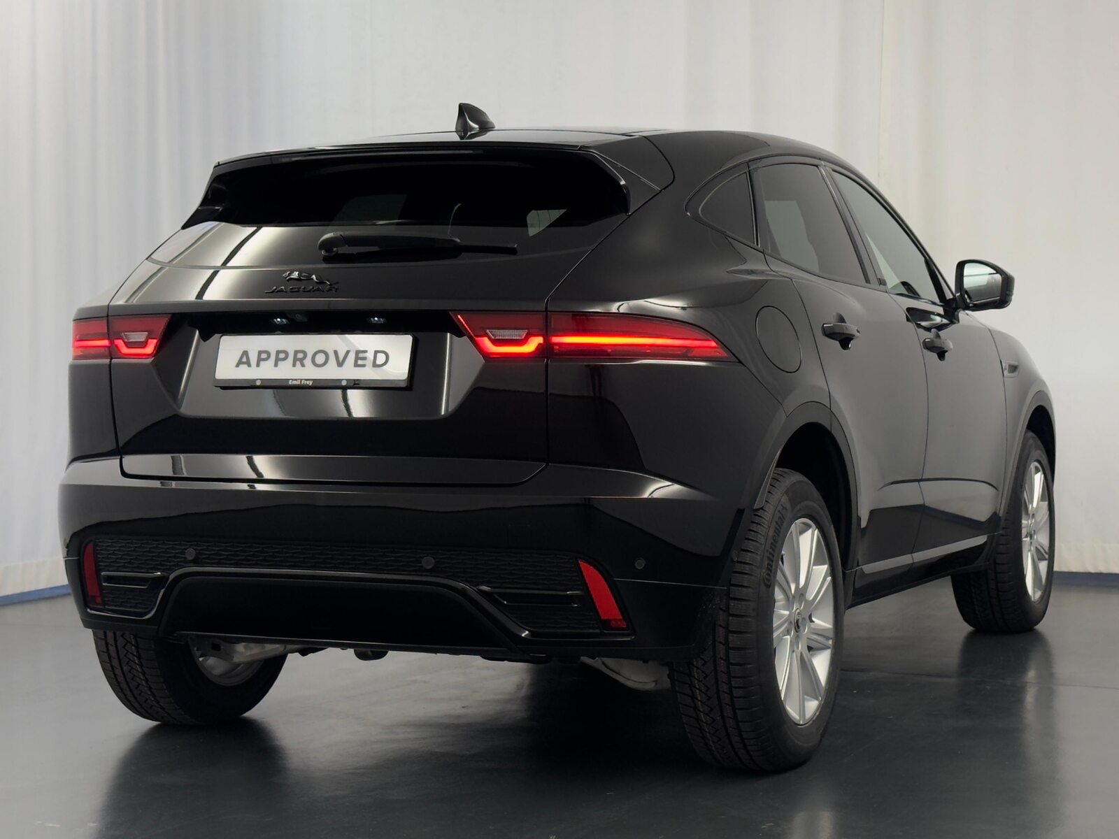 JAGUAR E-Pace 1.5 T 270e R-Dynamic SE AWD, Plug-in-Hybrid Petrol/Electric, Ex-demonstrator, Automatic - 2