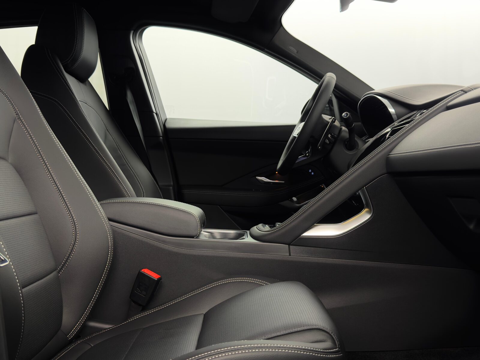 JAGUAR E-Pace 1.5 T 270e R-Dynamic SE AWD, Plug-in-Hybrid Petrol/Electric, Ex-demonstrator, Automatic - 5