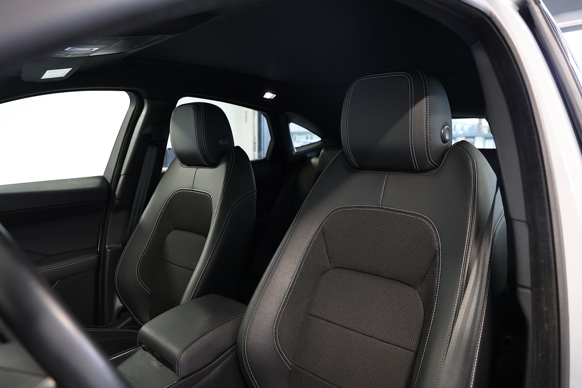 JAGUAR E-Pace 2.0d D150 R-Dynamic AWD Automatik, Diesel, Occasion / Utilisé, Automatique - 7