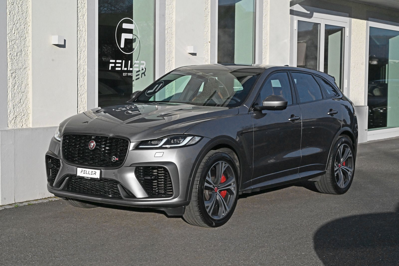 JAGUAR F-Pace 5.0 V8 SVR P550 AWD Eiger Gray - Tan Leather