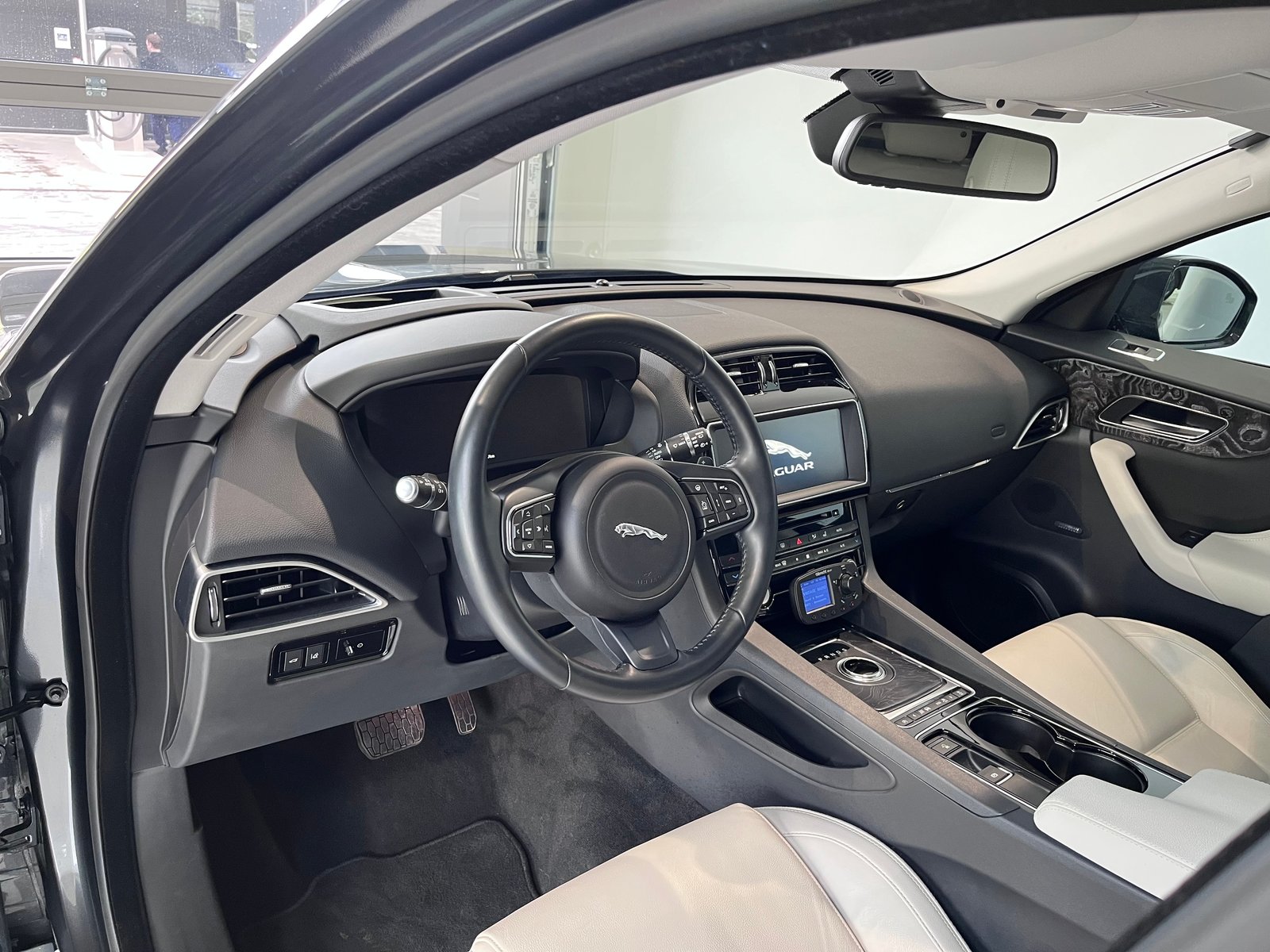 JAGUAR F-Pace 2.0d Prestige AWD Automatik, Diesel, Occasion / Gebraucht, Automatik - 5