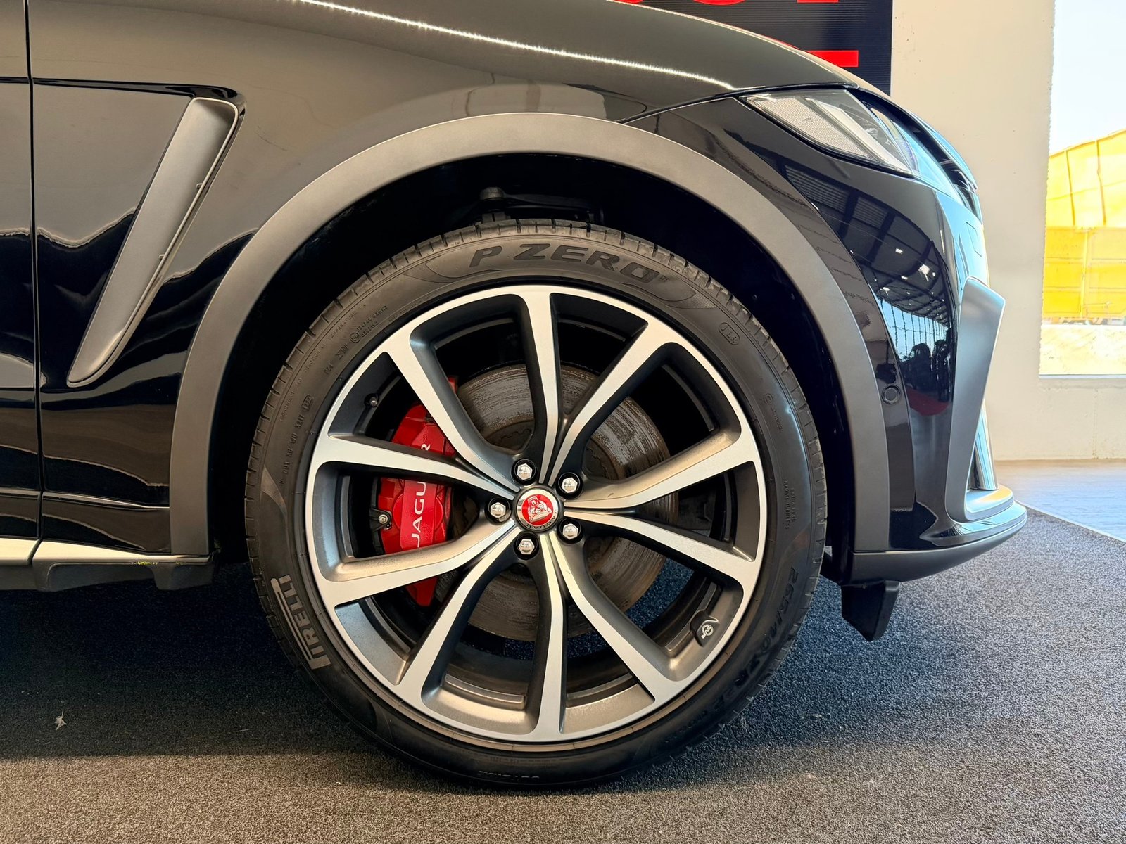 JAGUAR F-Pace 5.0 V8 SVR P550 AWD, Benzin, Occasion / Gebraucht, Automatik - 6