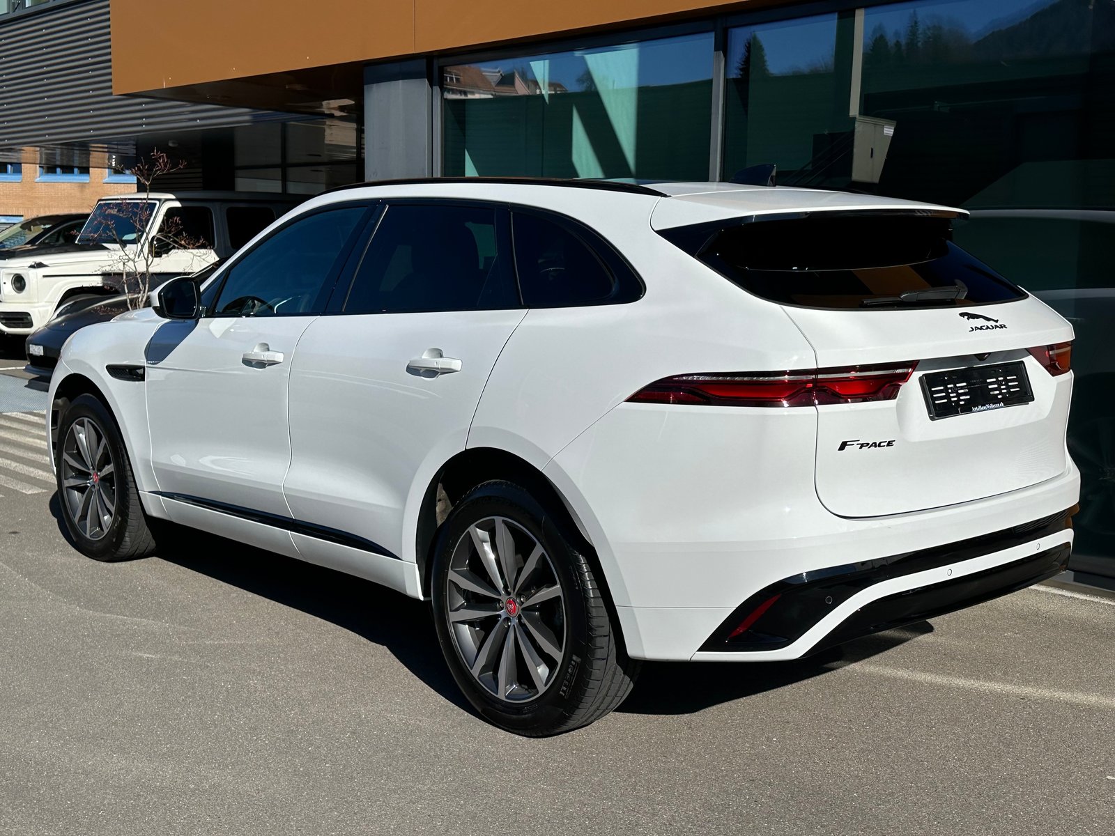 JAGUAR F-Pace 2.0 I4 250 R-Dynamic SE AWD, Petrol, Second hand / Used, Automatic - 3