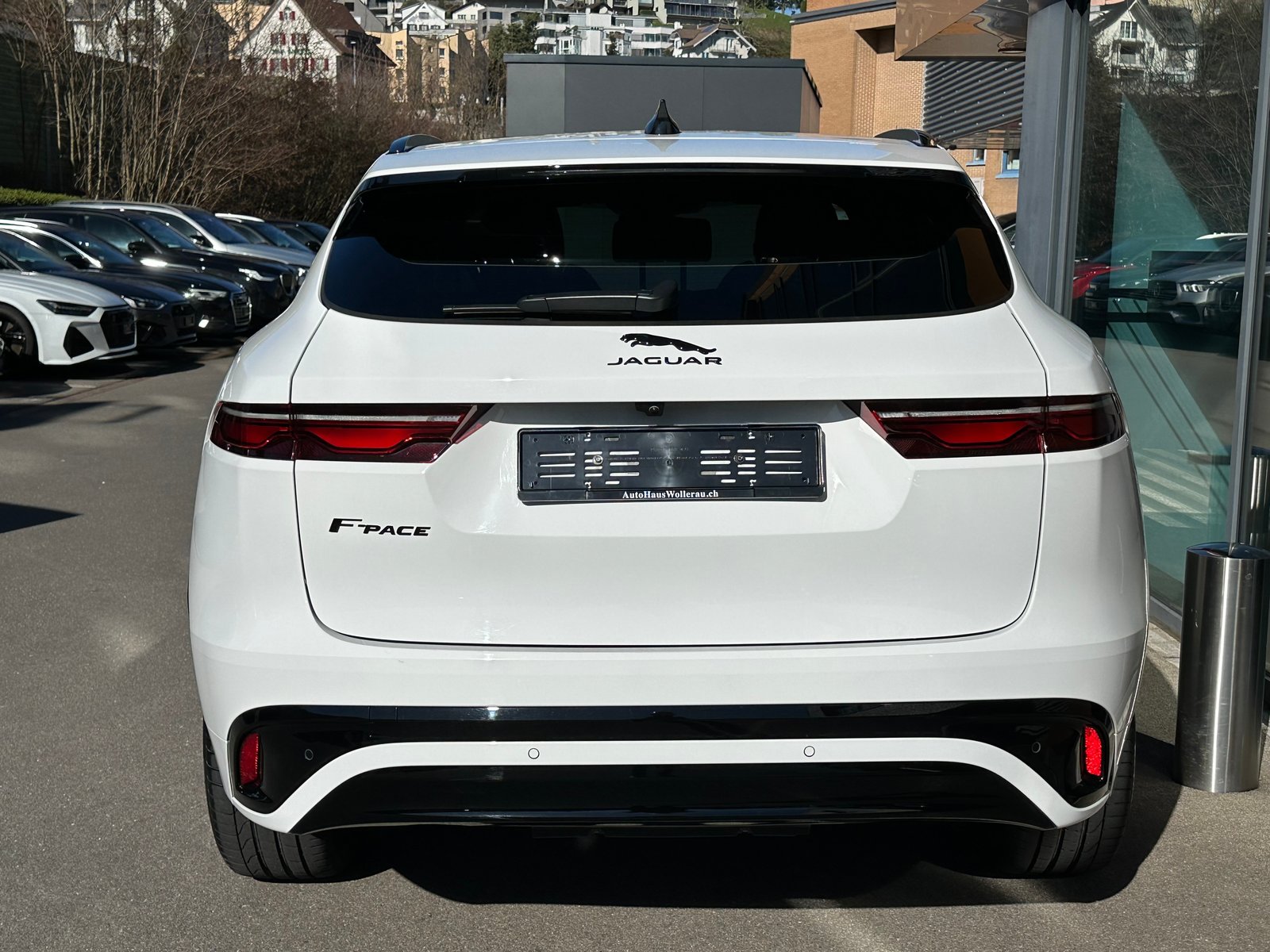 JAGUAR F-Pace 2.0 I4 250 R-Dynamic SE AWD, Petrol, Second hand / Used, Automatic - 4