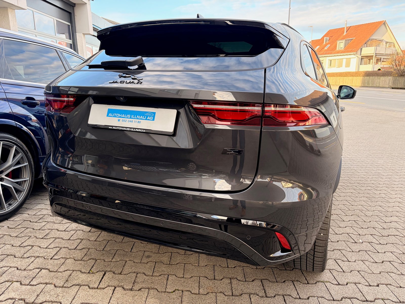JAGUAR F-Pace 2.0 PHEV 404 R-Dynamic HSE 90th Anniversary Ed, Plug-in-Hybrid Benzin/Elektro, Occasion / Gebraucht, Automatik - 3