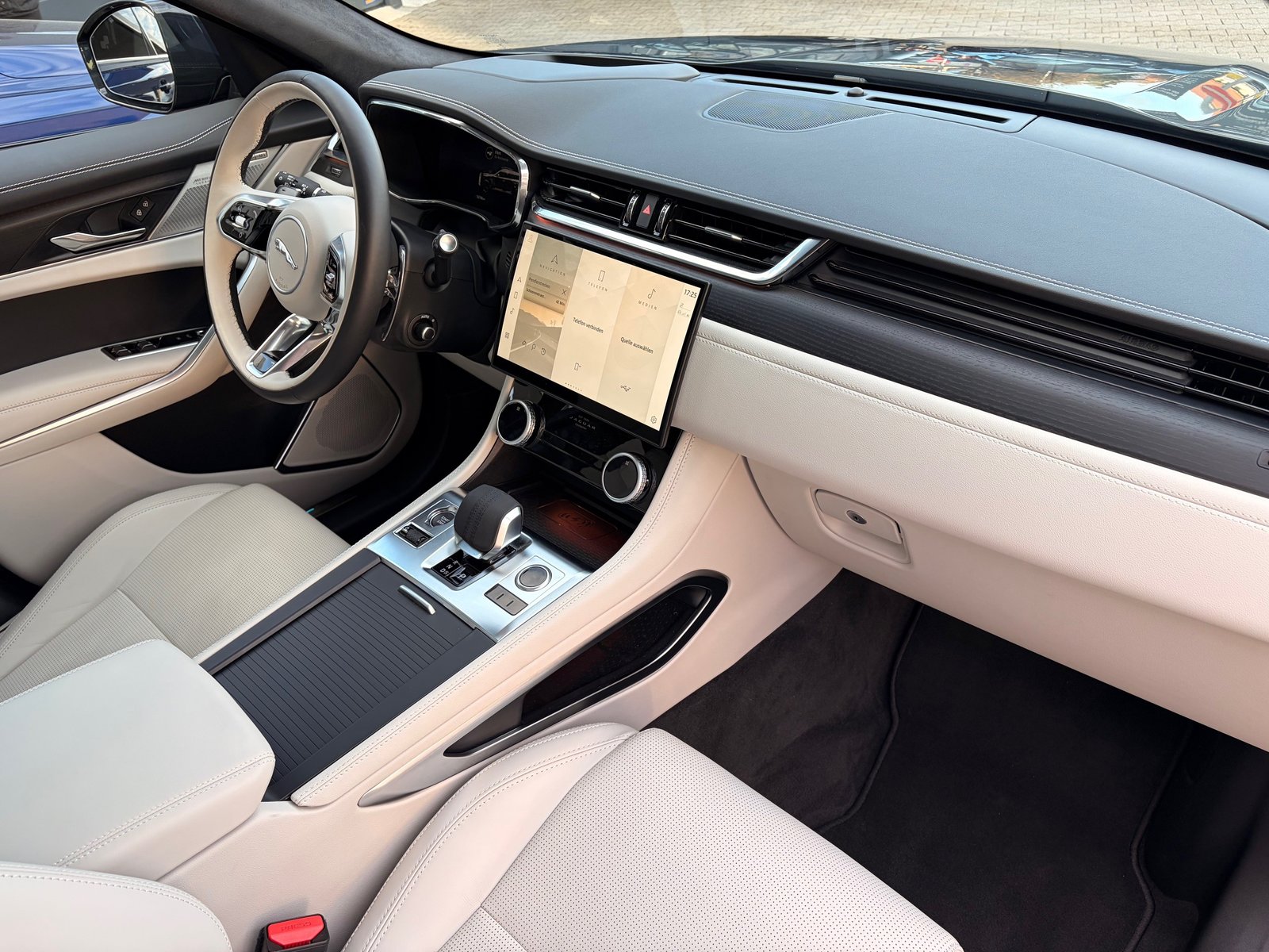 JAGUAR F-Pace 2.0 PHEV 404 R-Dynamic HSE 90th Anniversary Ed, Plug-in-Hybrid Benzin/Elektro, Occasion / Gebraucht, Automatik - 4