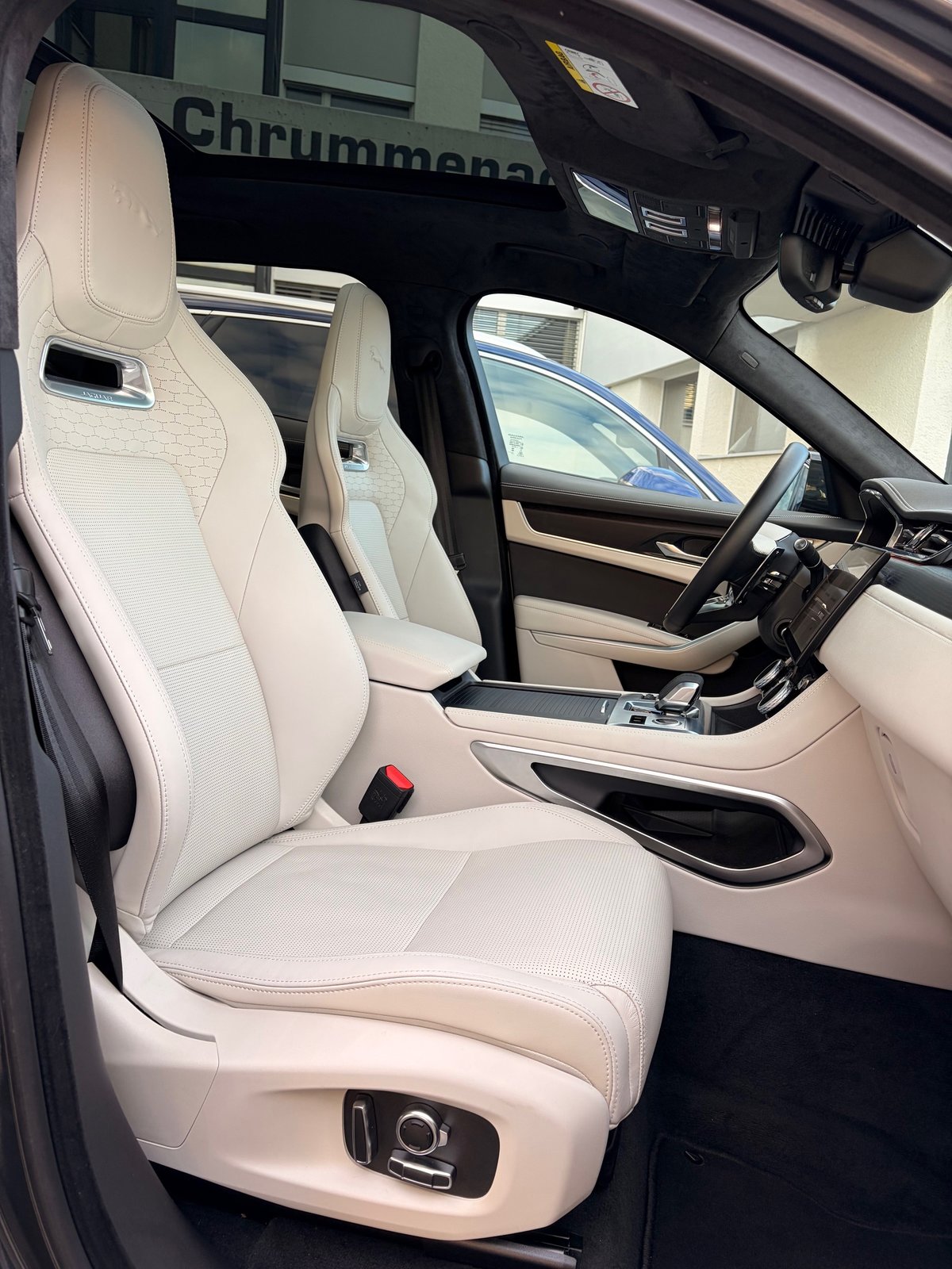 JAGUAR F-Pace 2.0 PHEV 404 R-Dynamic HSE 90th Anniversary Ed, Plug-in-Hybrid Benzin/Elektro, Occasion / Gebraucht, Automatik - 5