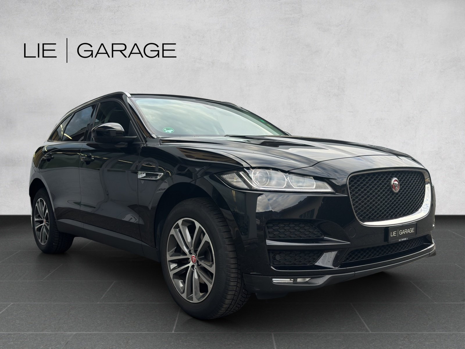 JAGUAR F-Pace 2.0d Pure AWD Automatik, Diesel, Occasion / Gebraucht, Automatik - 4