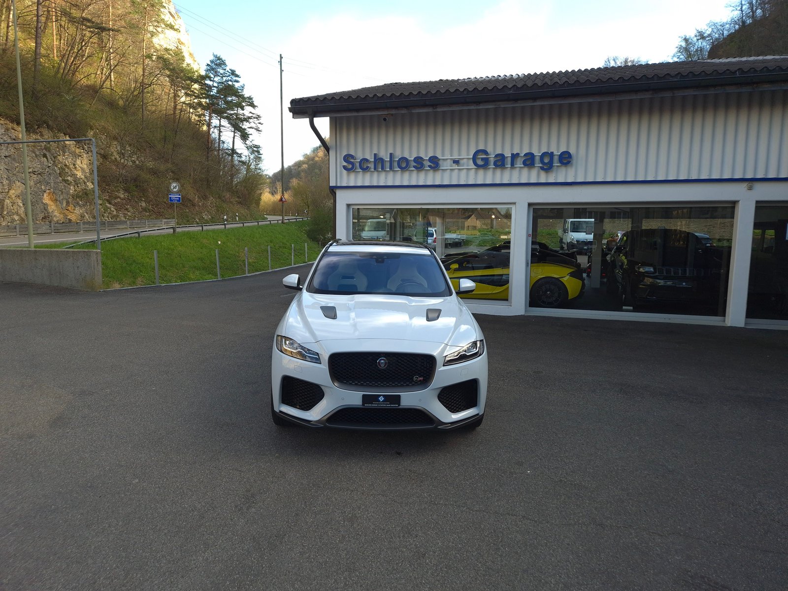 JAGUAR F-Pace 5.0 V8 SVR AWD Automatik, Benzin, Occasion / Gebraucht, Automatik - 3