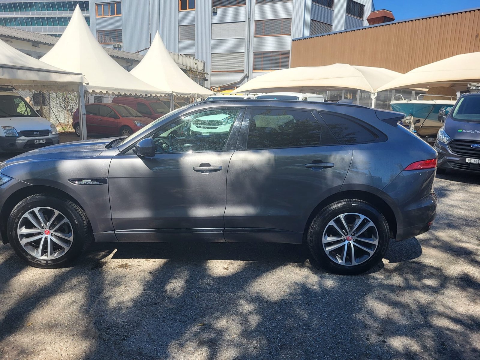JAGUAR F-Pace 25t 2.0 R-Sport AWD Automatik, Benzin, Occasion / Gebraucht, Automatik - 4