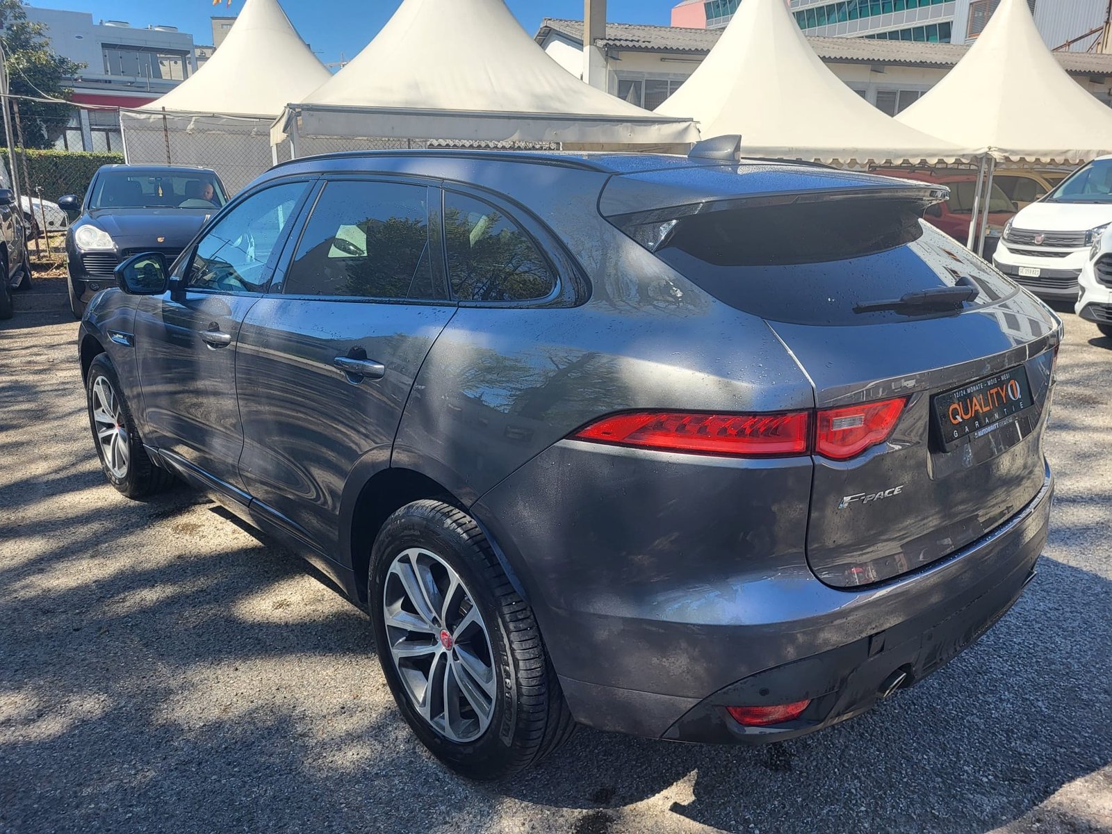 JAGUAR F-Pace 25t 2.0 R-Sport AWD Automatik, Benzin, Occasion / Gebraucht, Automatik - 7