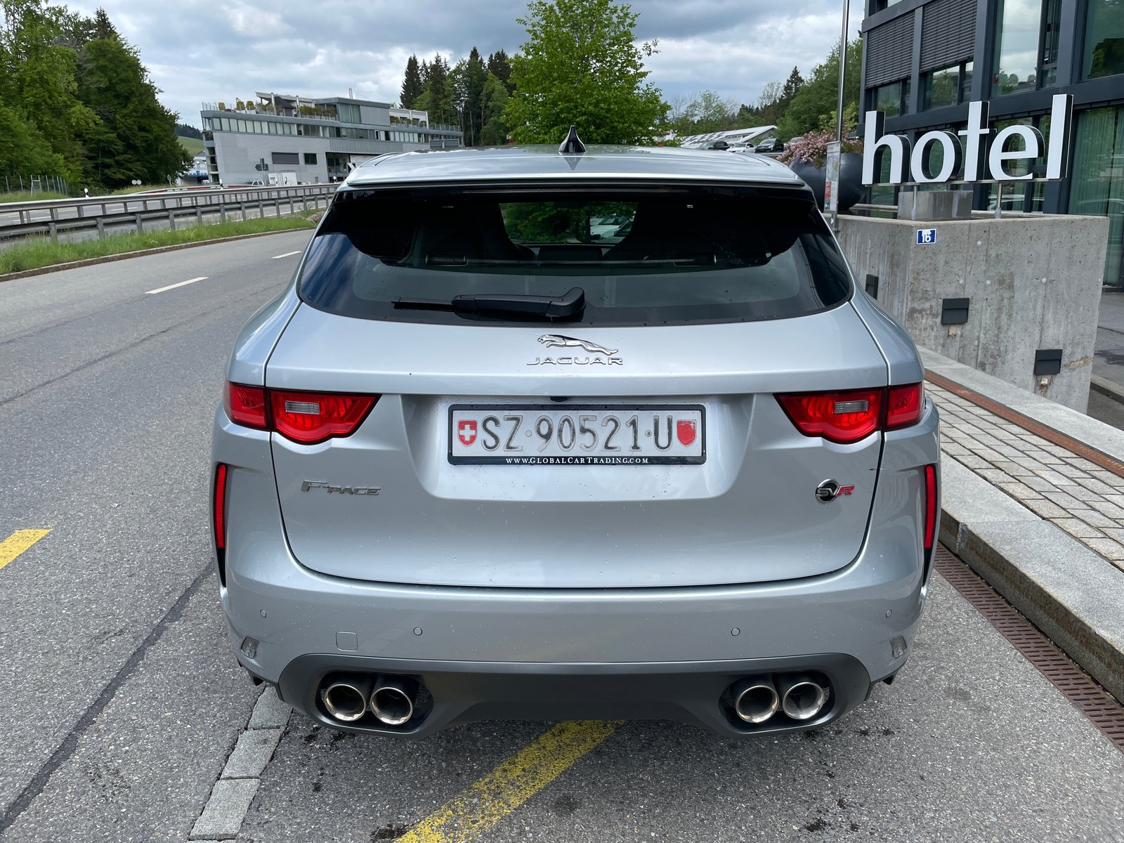 JAGUAR F-Pace 5.0 V8 SVR AWD Automatik, Benzin, Occasion / Gebraucht, Automatik - 7
