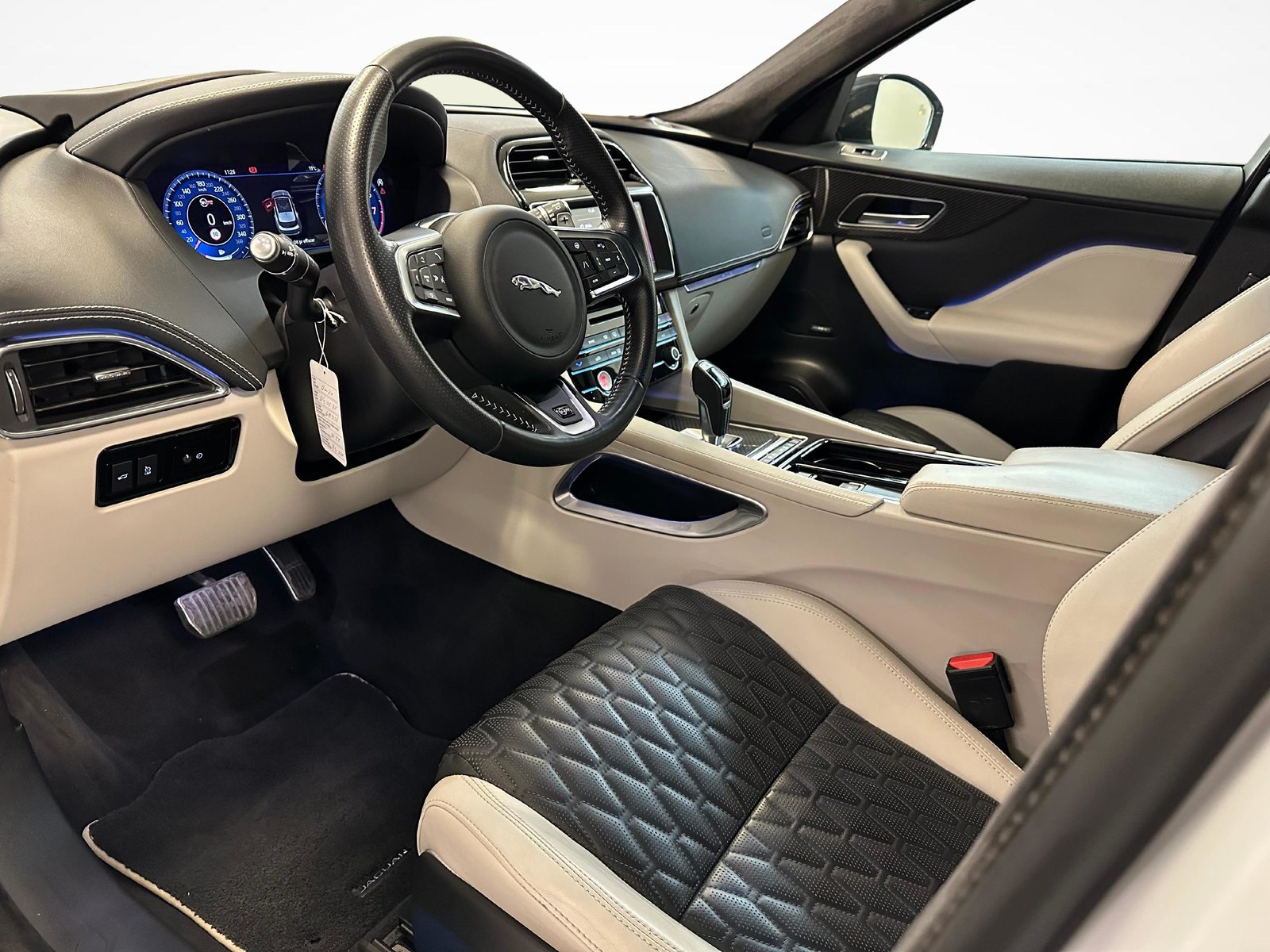 JAGUAR F-Pace 5.0 V8 SVR AWD, Essence, Occasion / Utilisé, Automatique - 4