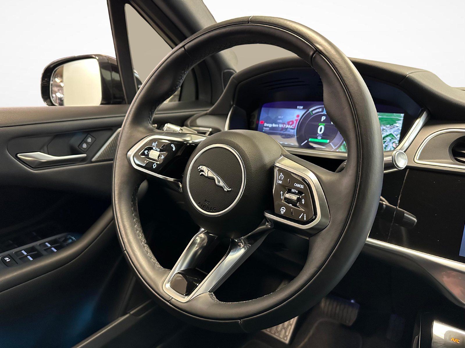 JAGUAR F-Pace 5.0 V8 SVR AWD, Essence, Occasion / Utilisé, Automatique - 7