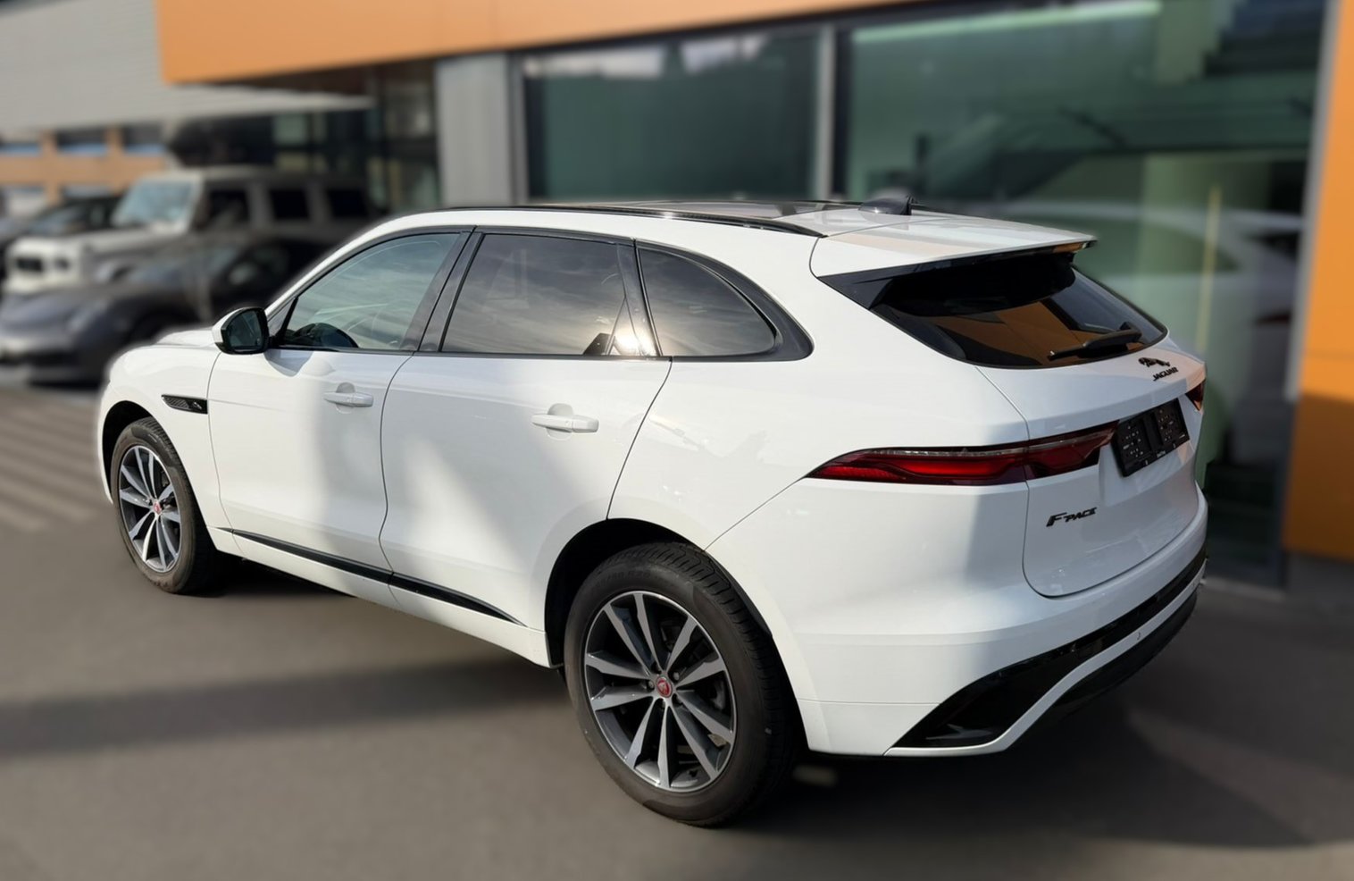 JAGUAR F-Pace 2.0 I4 250 R-Dynamic SE AWD, Essence, Occasion / Utilisé, Automatique - 3
