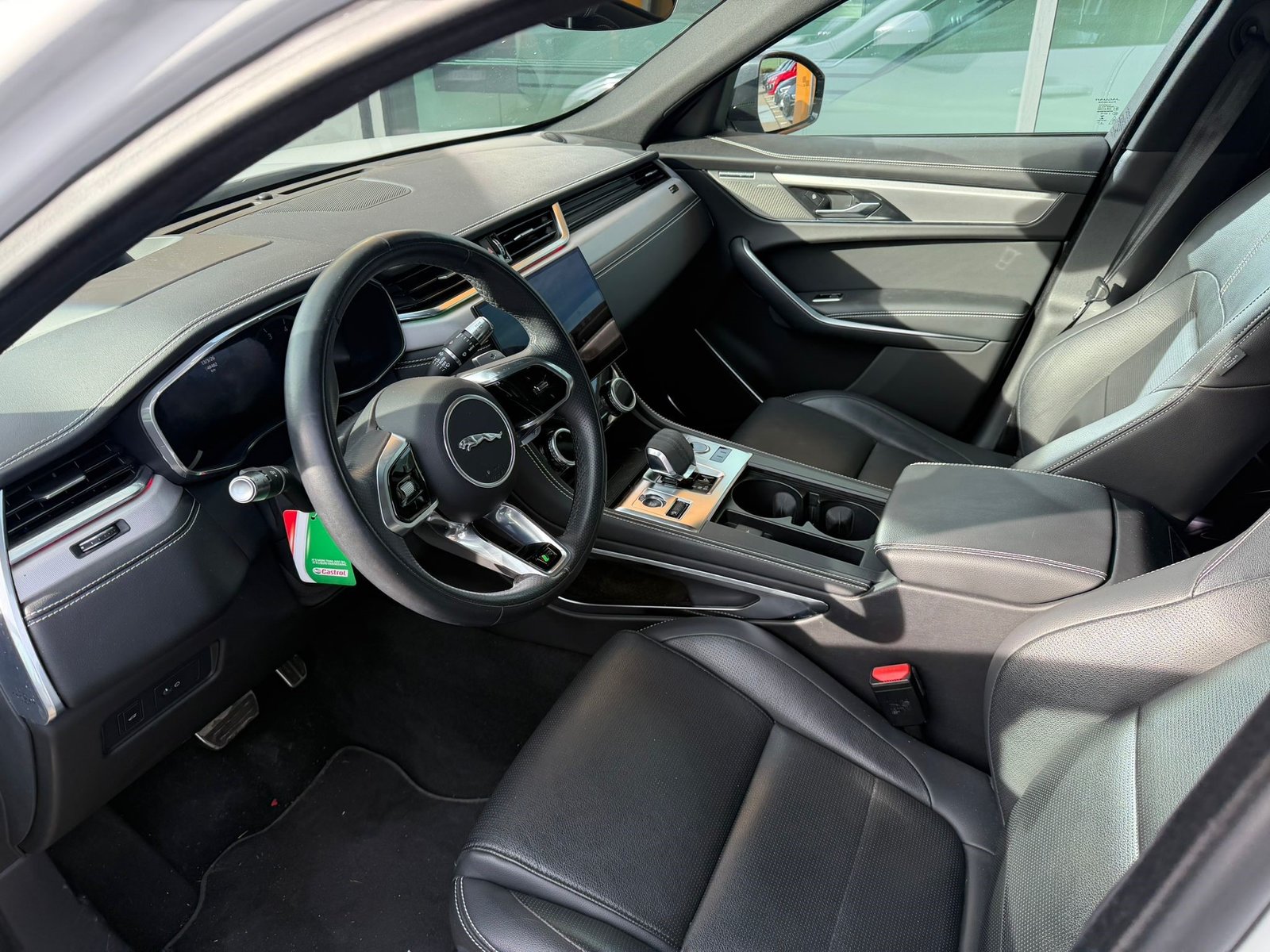 JAGUAR F-Pace 2.0 I4 250 R-Dynamic SE AWD, Essence, Occasion / Utilisé, Automatique - 6